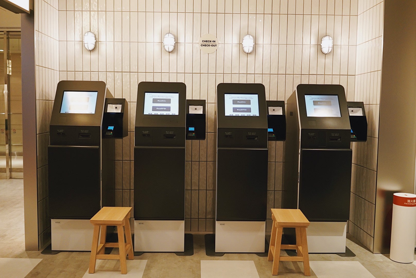 【レセプション】セルフチェックイン・アウト機を導入
