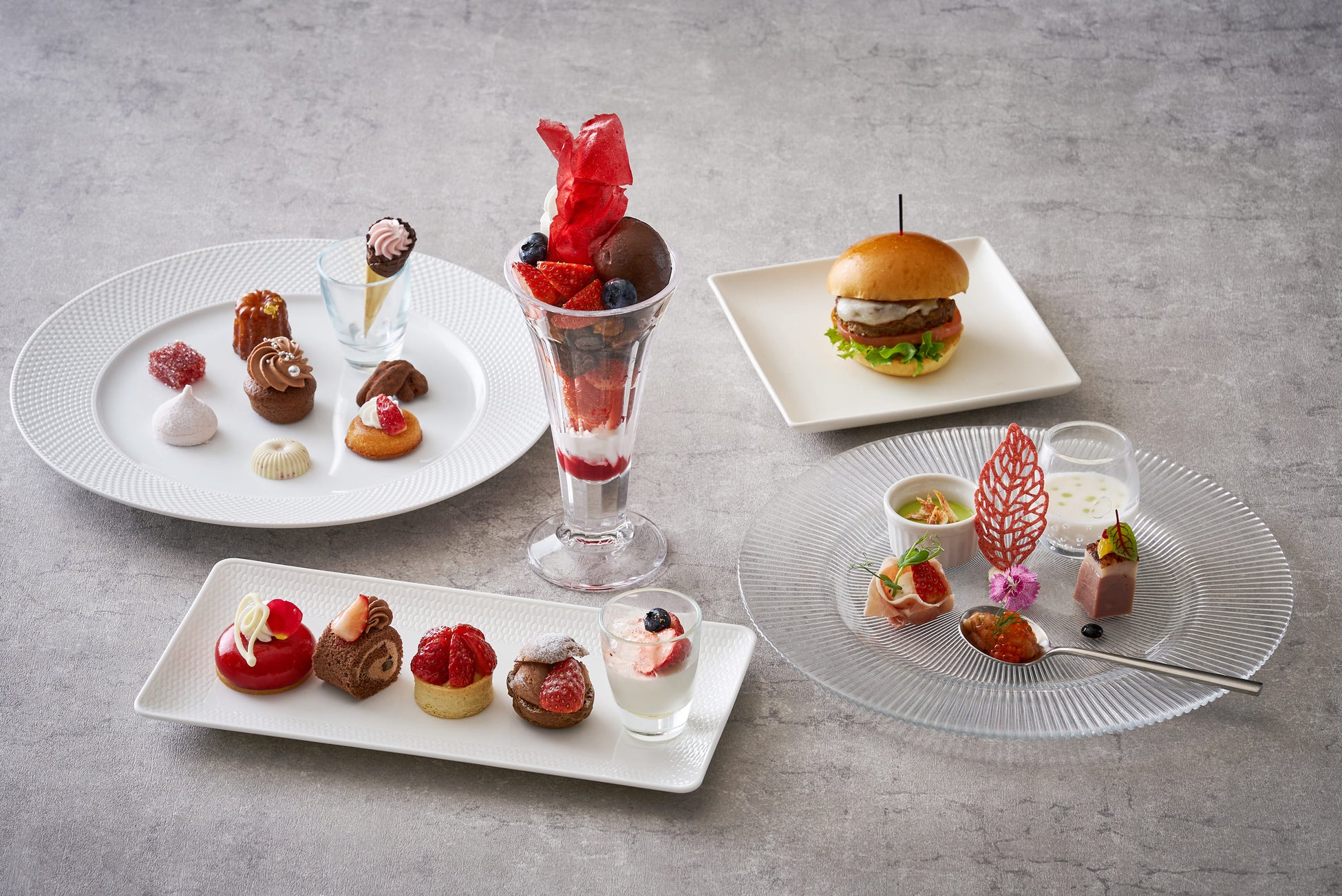 いちごのアフタヌーンティースイーツコース「Fraise rouge et Chocolat」