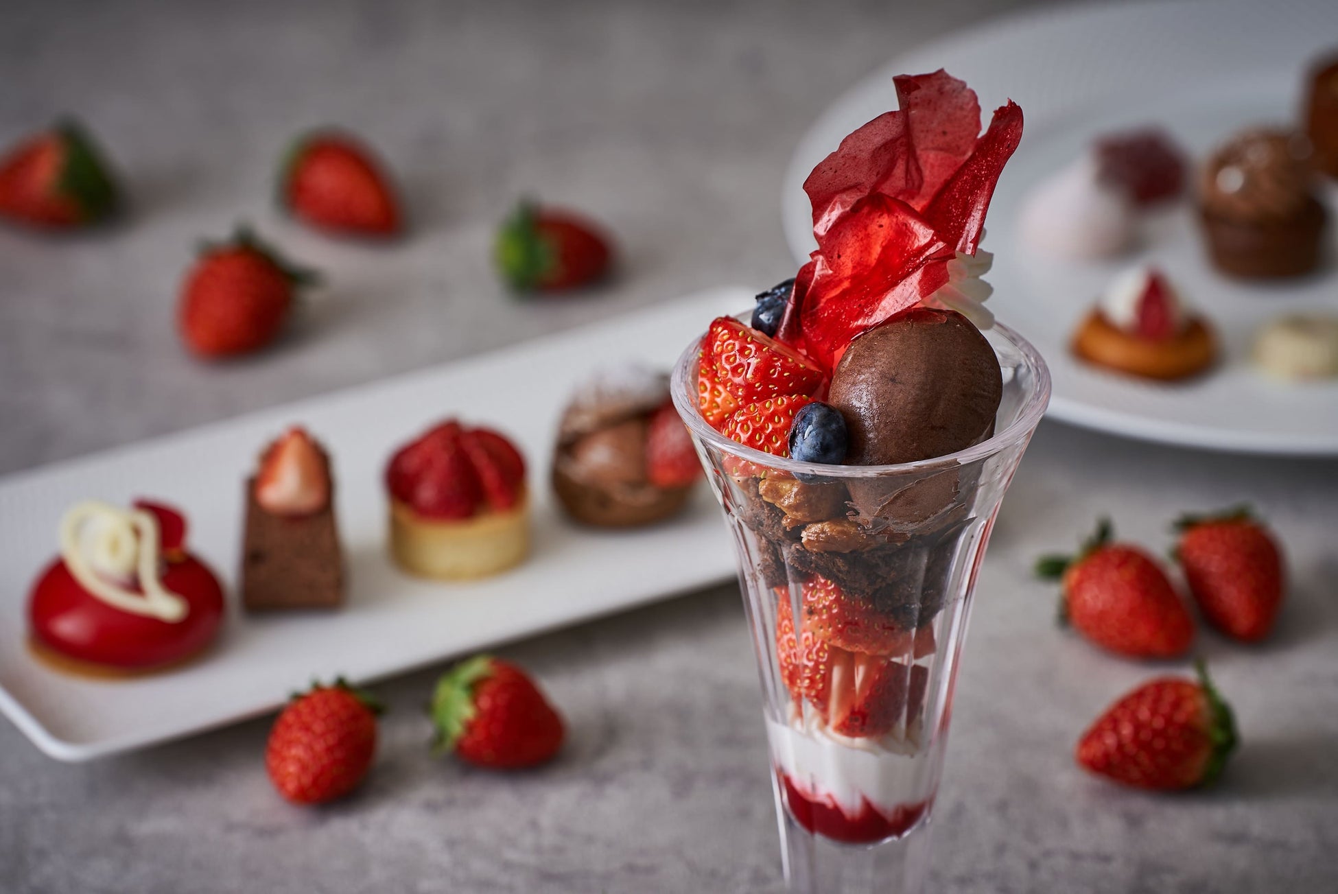 いちごのアフタヌーンティースイーツコース 「Fraise rouge et Chocolat」 いちごのパフェ(品川プリンスホテル)