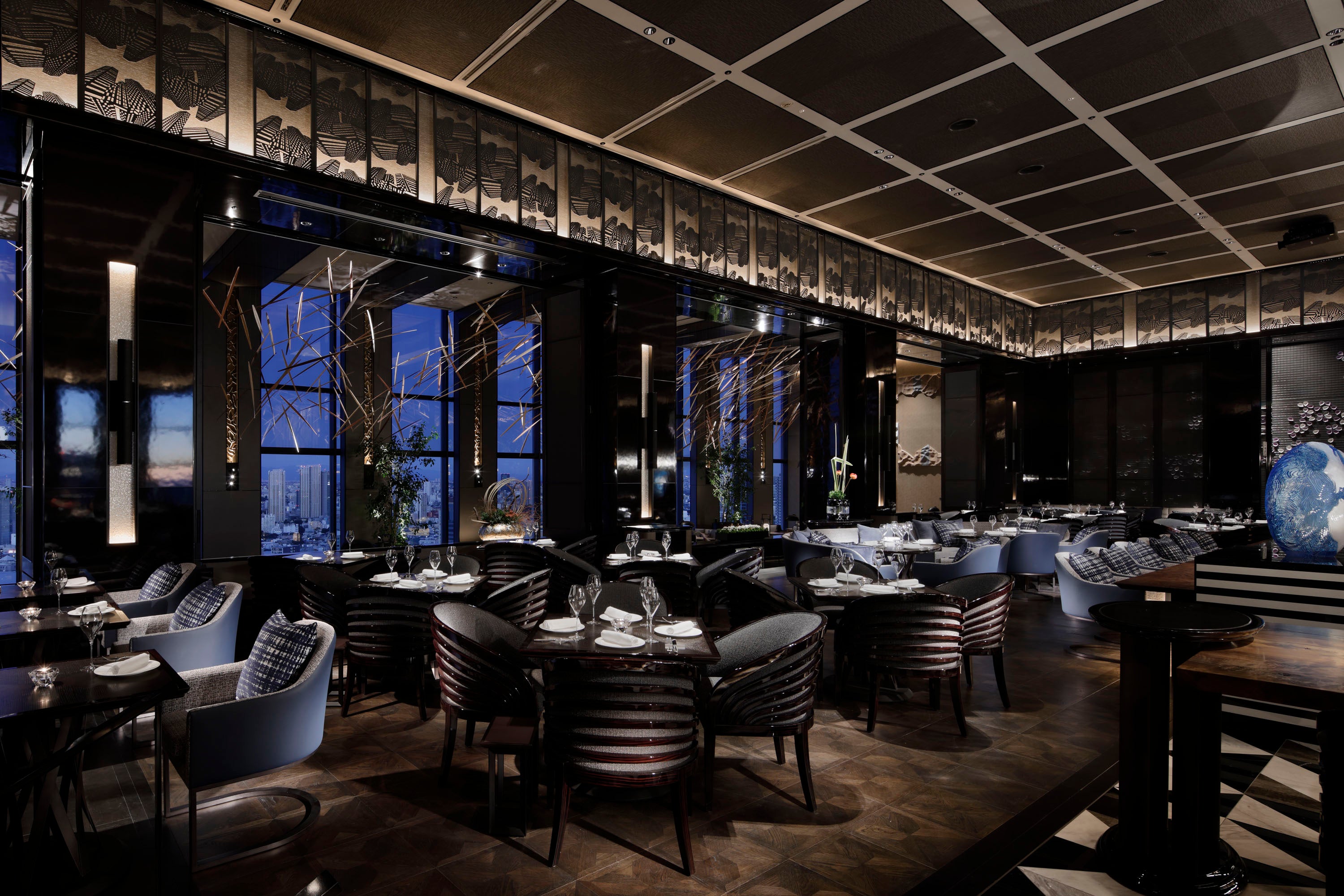 地上約140mから都心の景色を一望できるレストラン『DINING & BAR TABLE 9 TOKYO』（品川プリンスホテル）