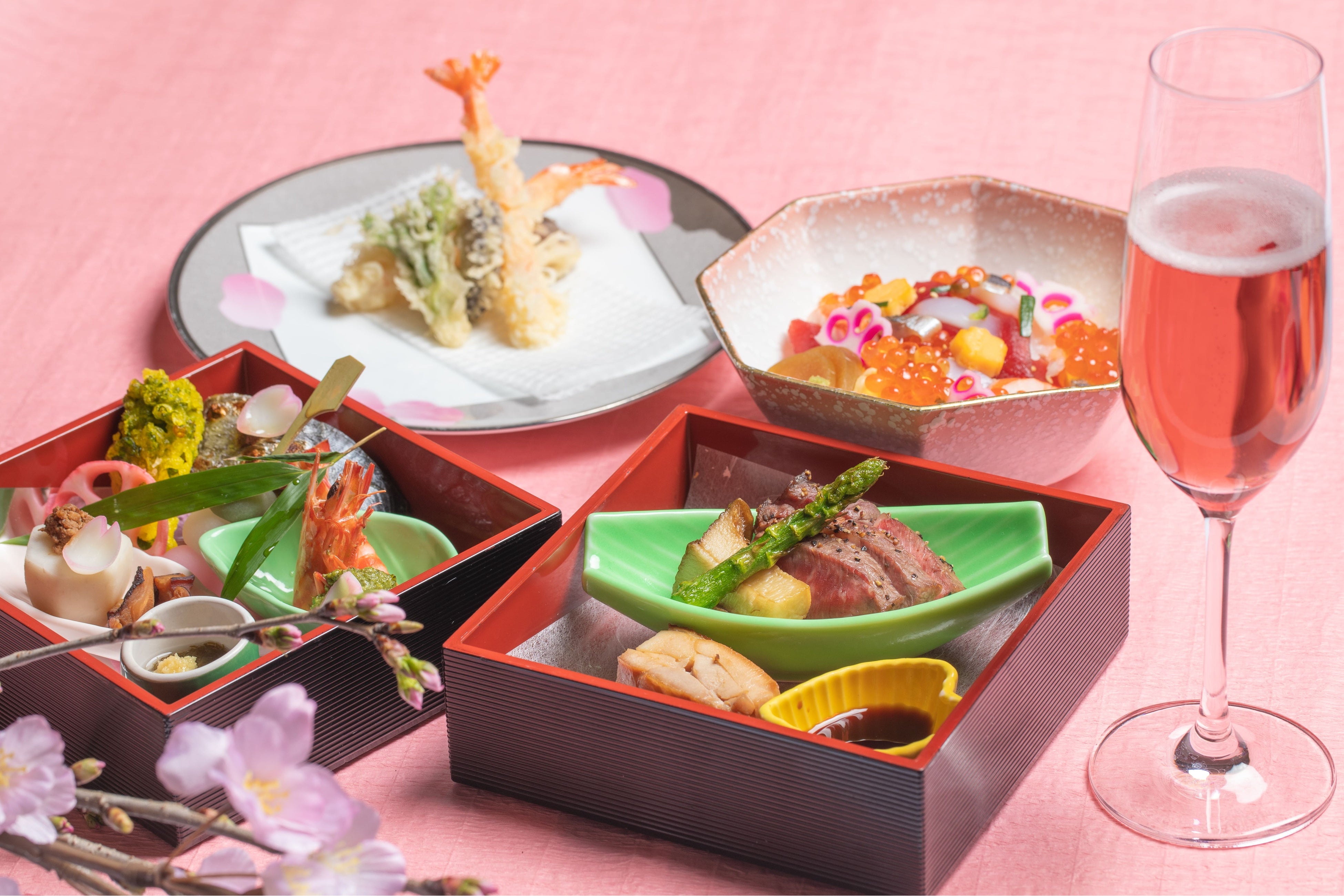 一足早く食でお花見気分を感じられる彩り鮮やかに仕上げた桜御膳（品川プリンスホテル）