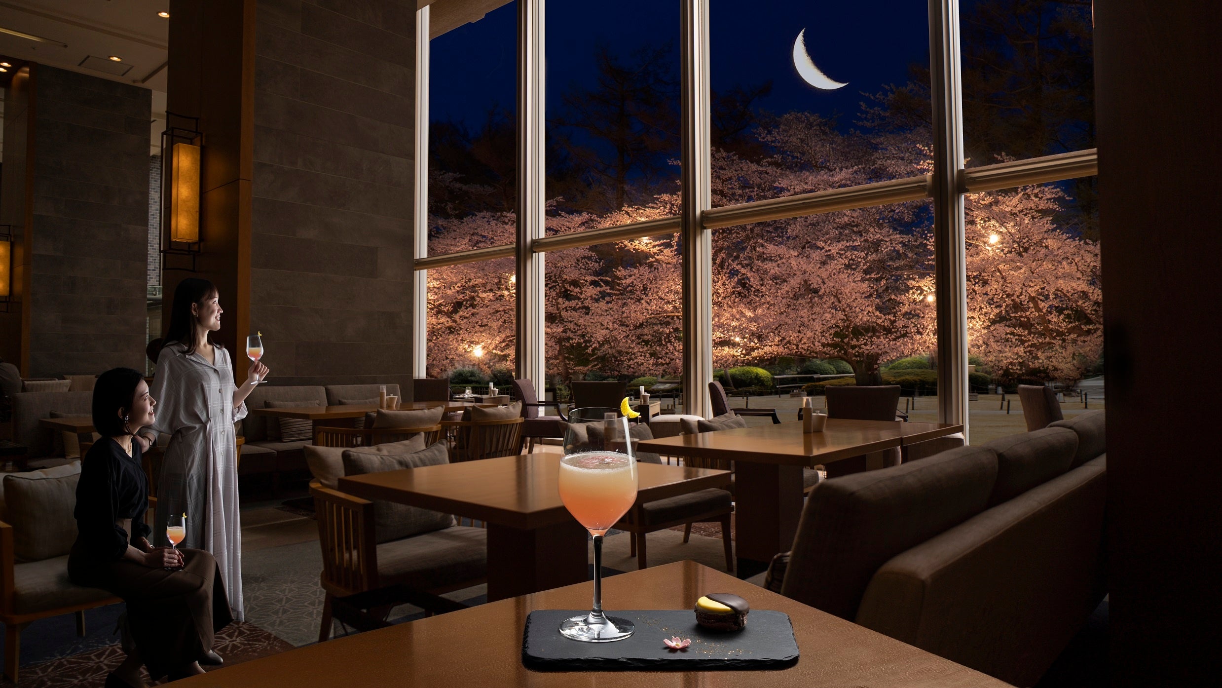 月待ちナイトラウンジ