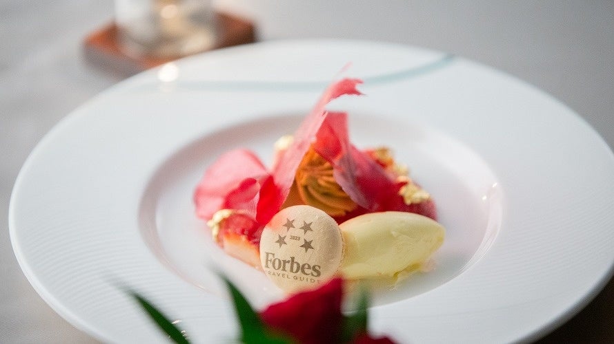 Forbes記念マカロンを添えて