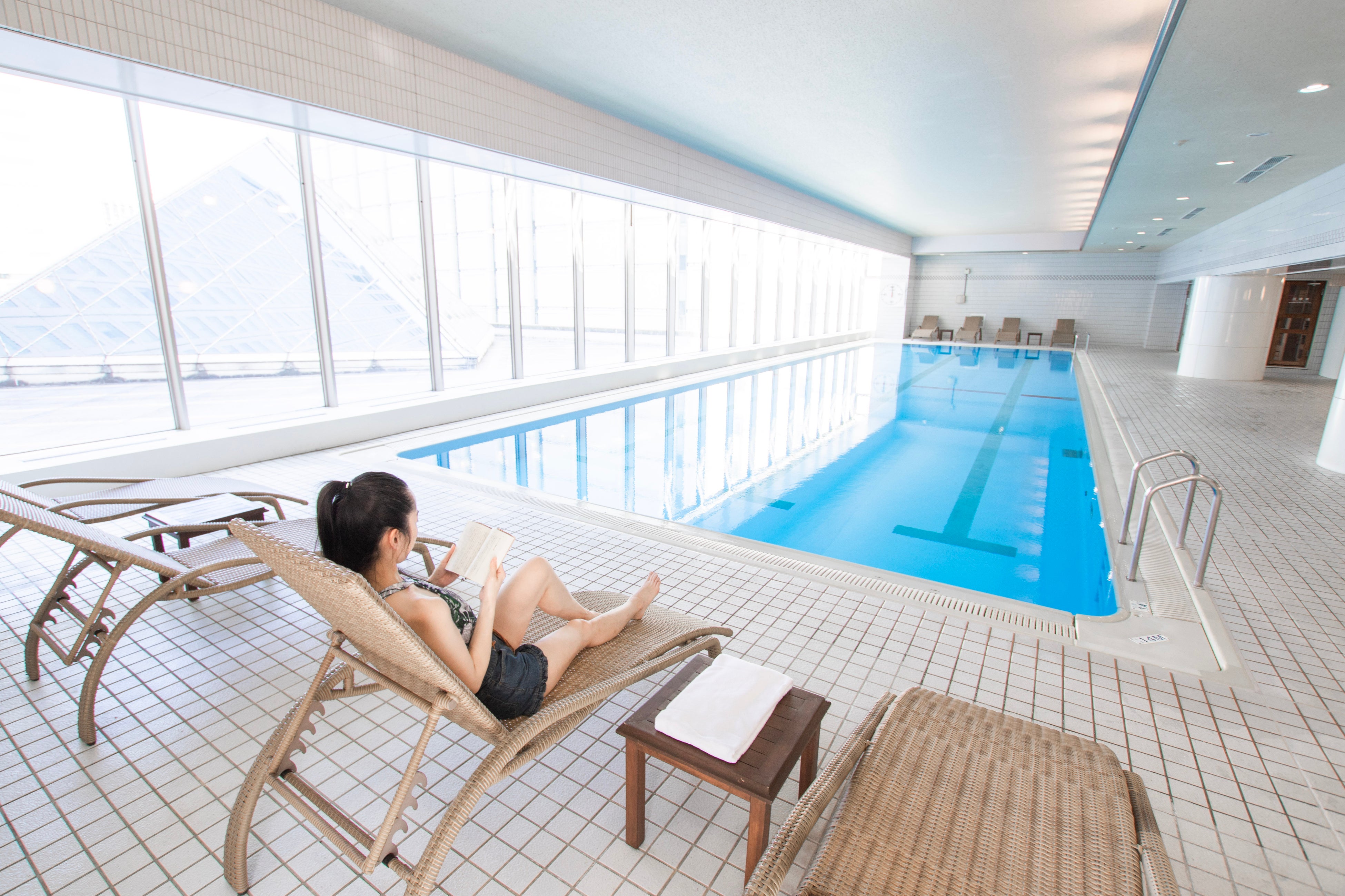 全天候型の室内プール（品川プリンスホテル）