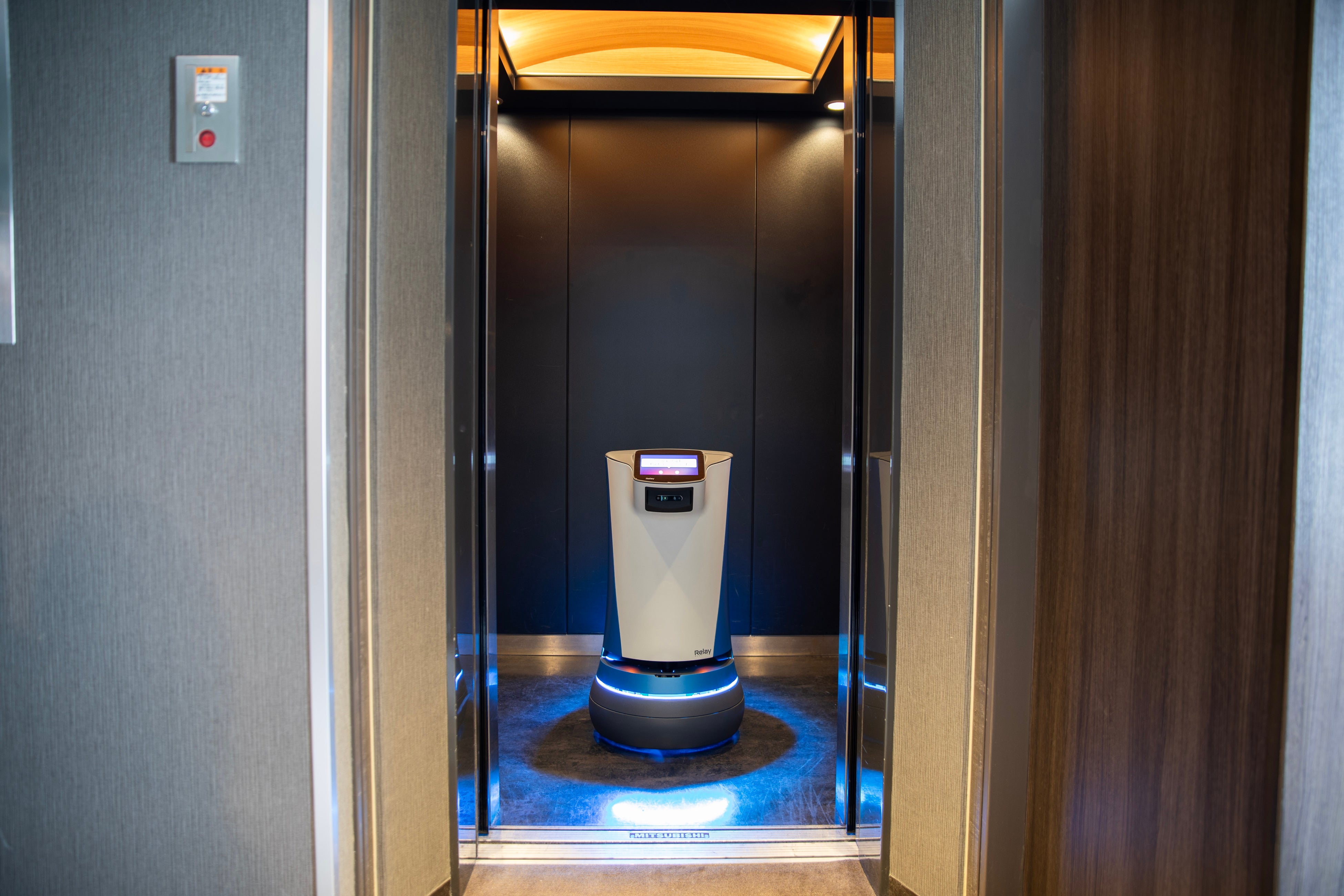 エレベーターへ自動搭乗（品川プリンスホテル Nタワー）