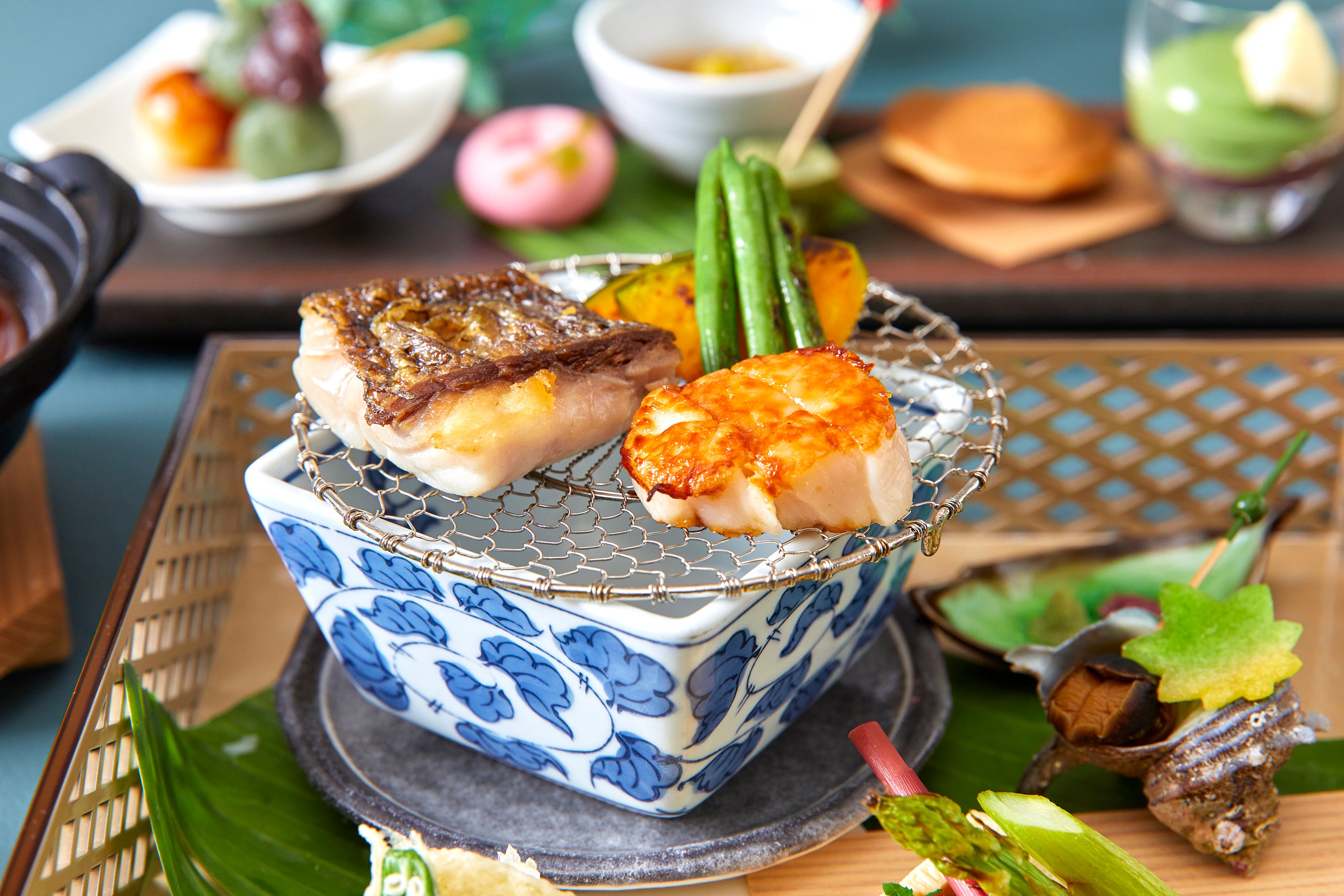 メインの鉄板焼きはお肉かお魚から選択可能（品川プリンスホテル）