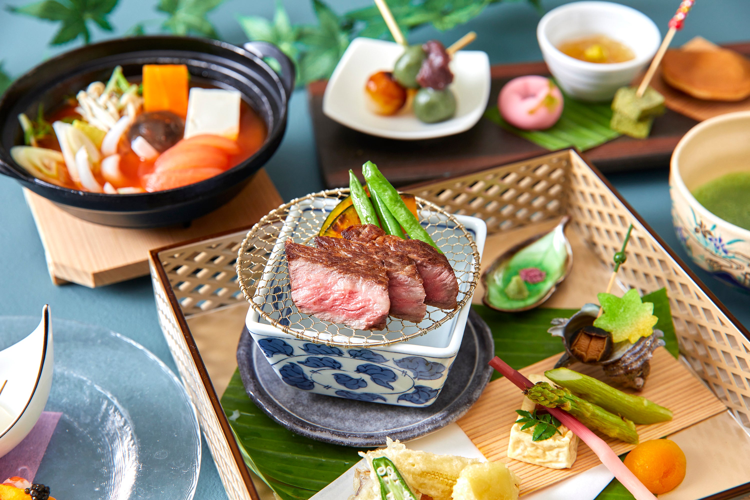 メインの鉄板焼きはお肉かお魚から選択可能（品川プリンスホテル）