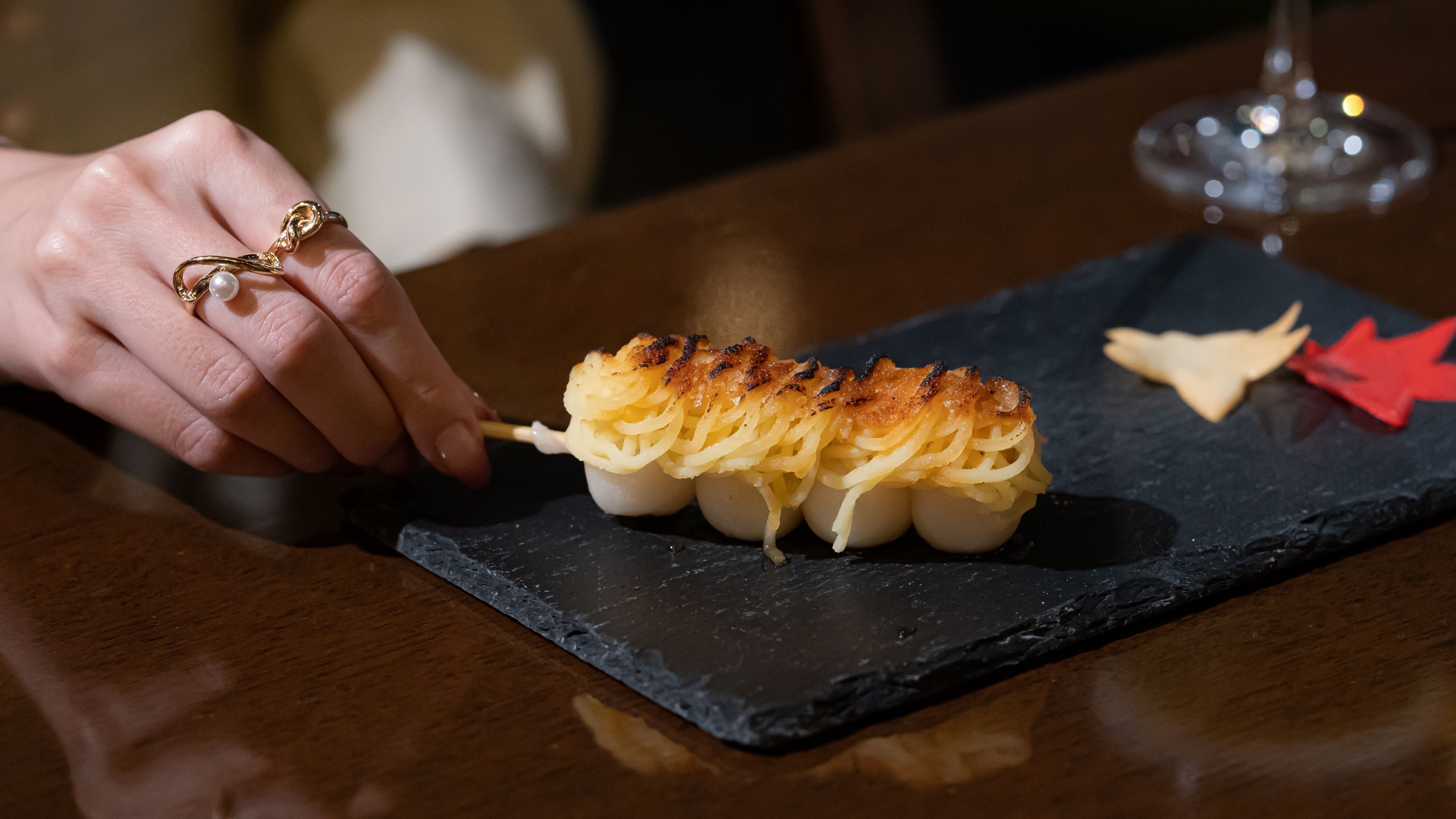 安納芋ペーストを絞った香ばしいお団子