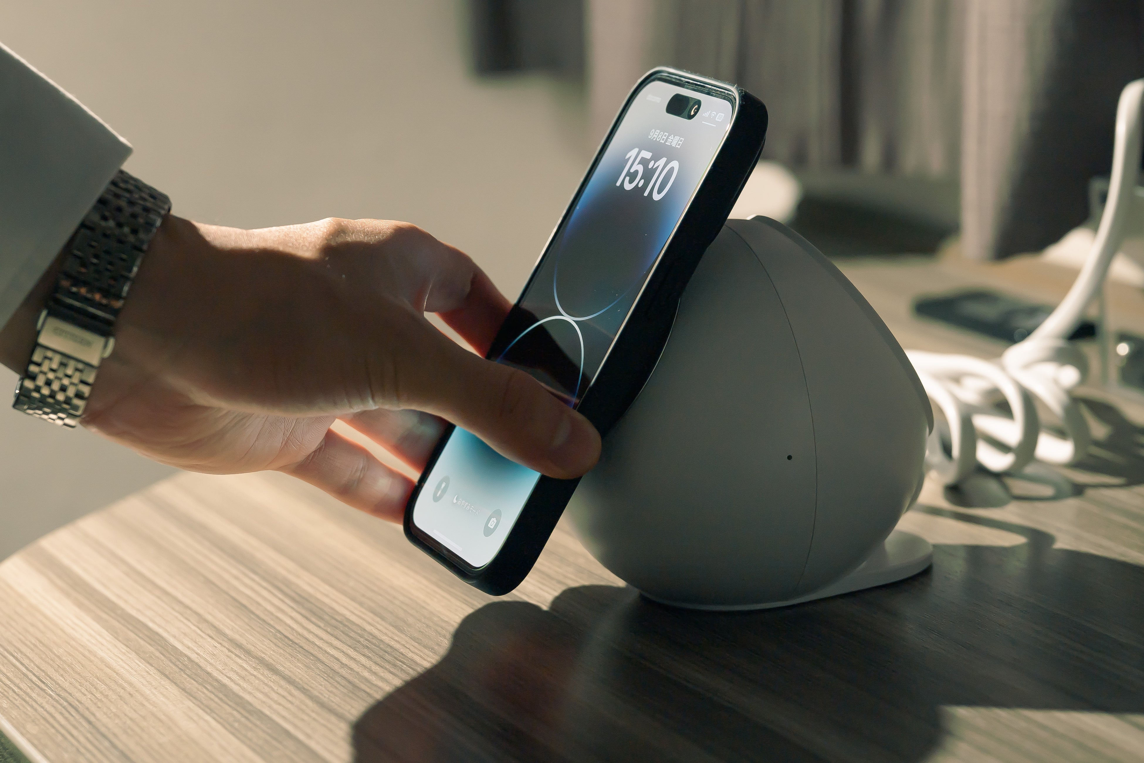 8台の機器を同時に充電が可能な充電ステーション