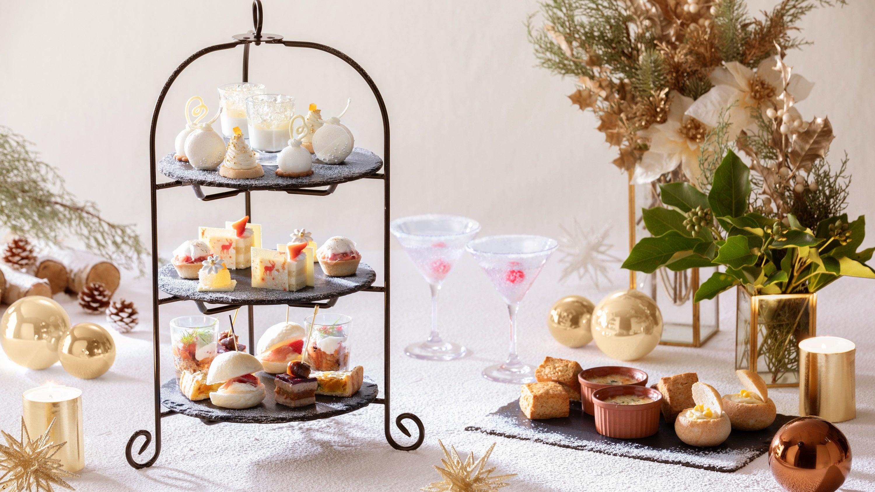 まるで一面に雪が降ったようなアフタヌーンティー