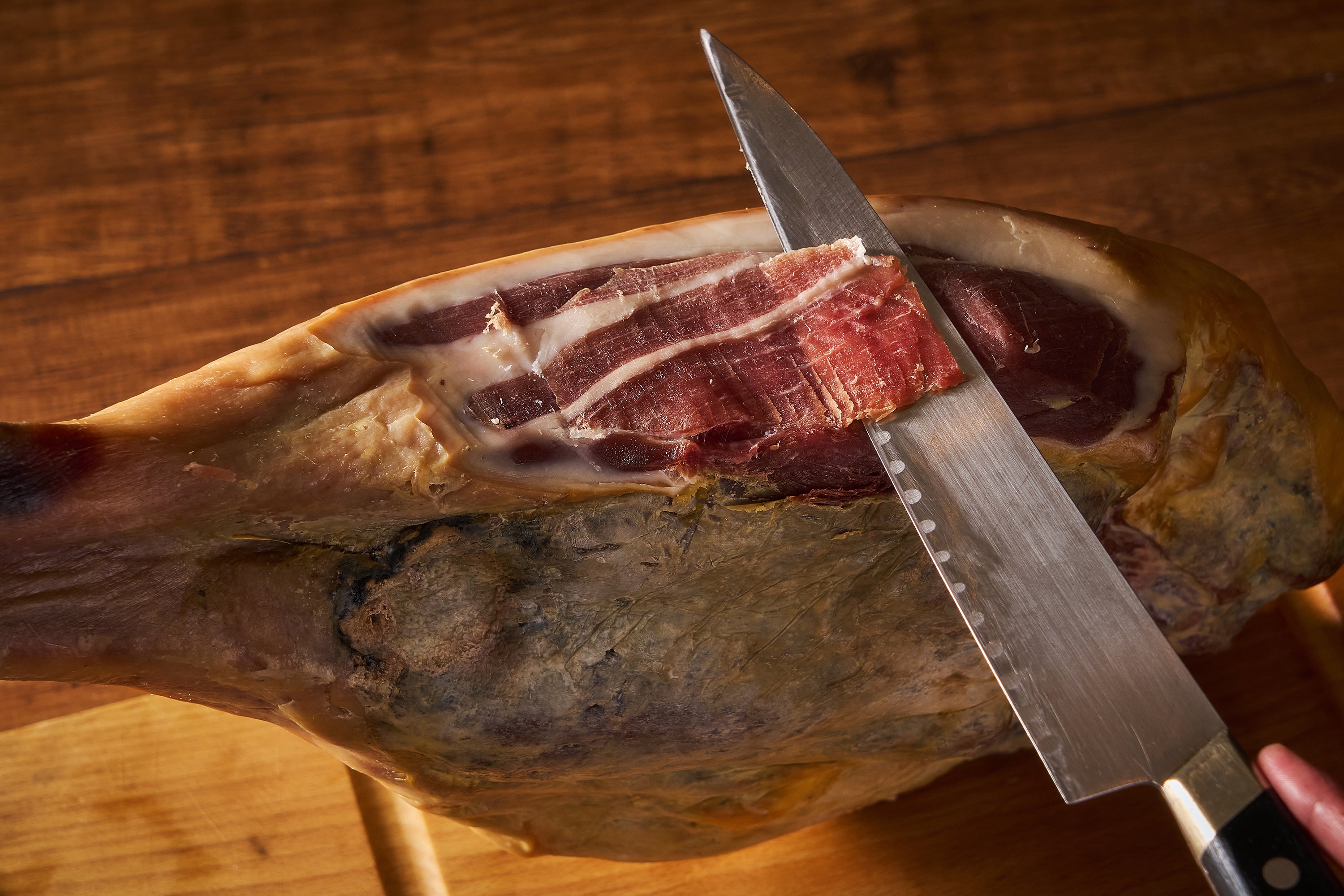 生ハムカッティングサービスもご用意（品川プリンスホテル「LUXE DINING HAPUNA」）