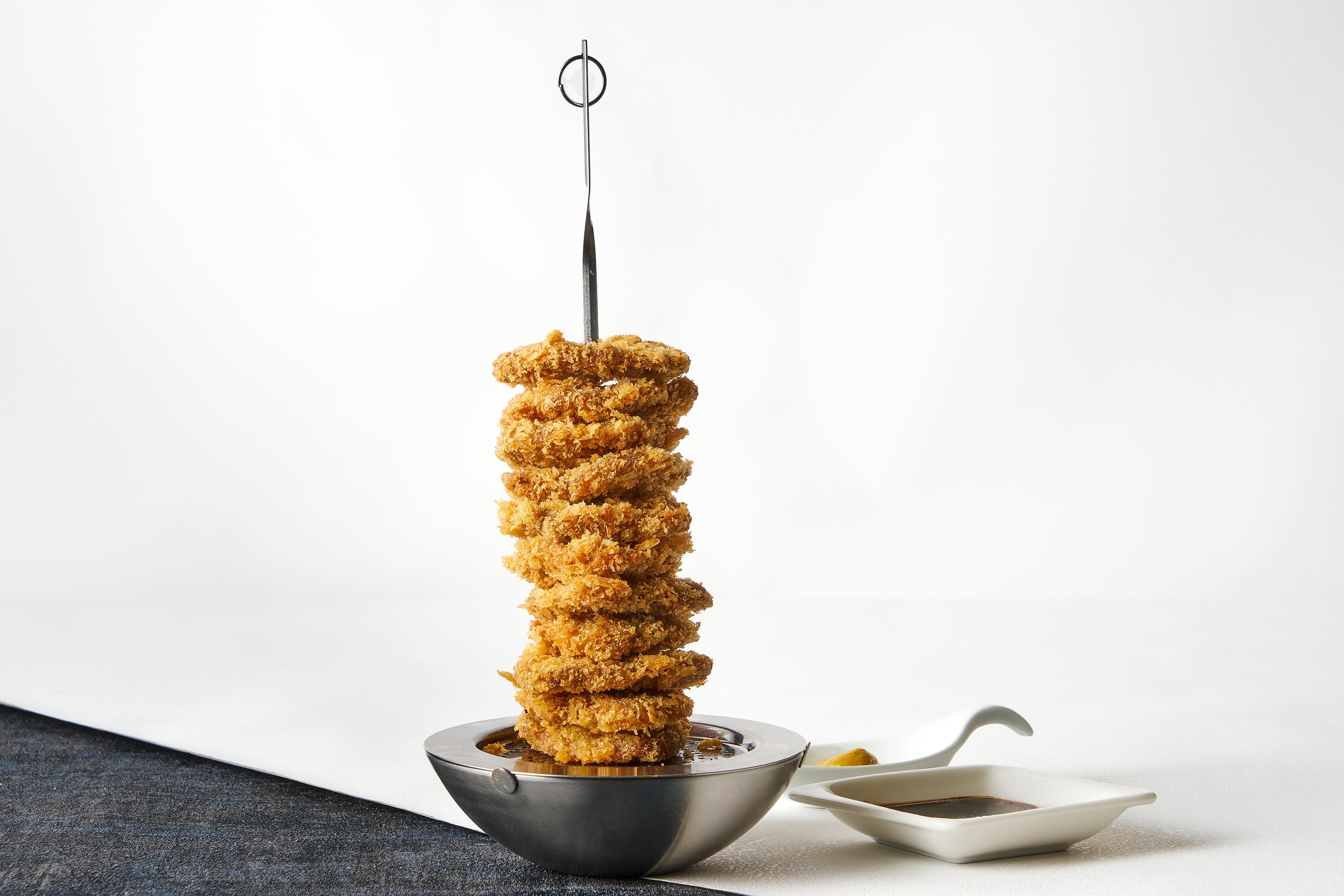 ヒレカツタワーなど写真映えするメニューもご用意（品川プリンスホテル）