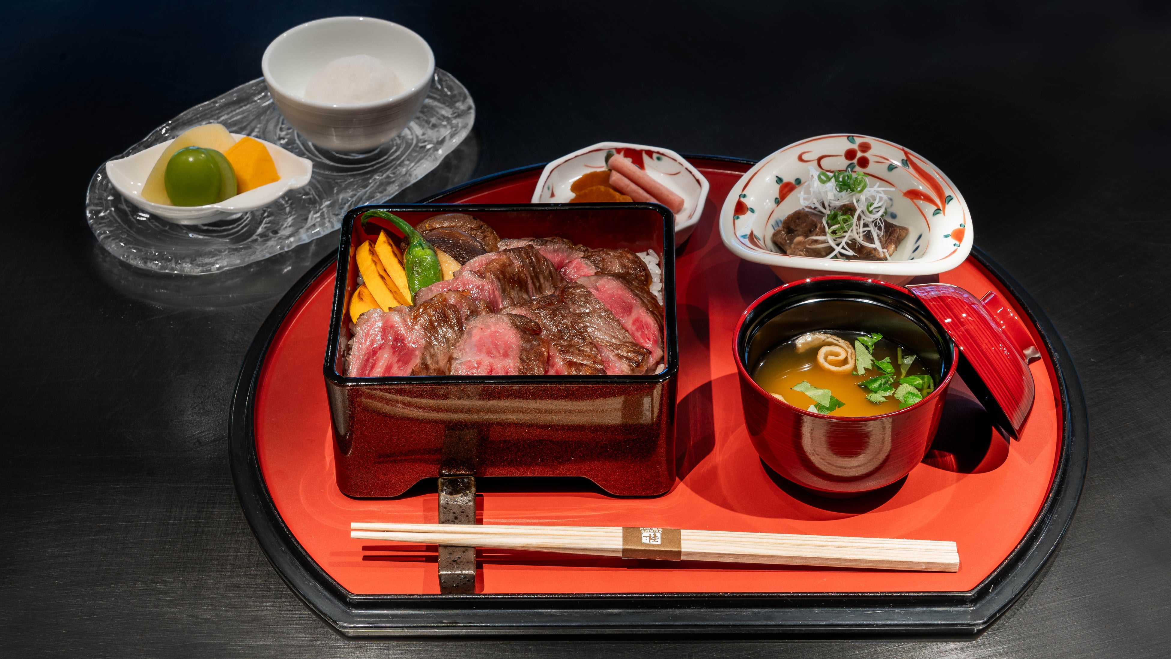 鉄板焼 桂「神戸ビーフ ロースステーキ重セット」