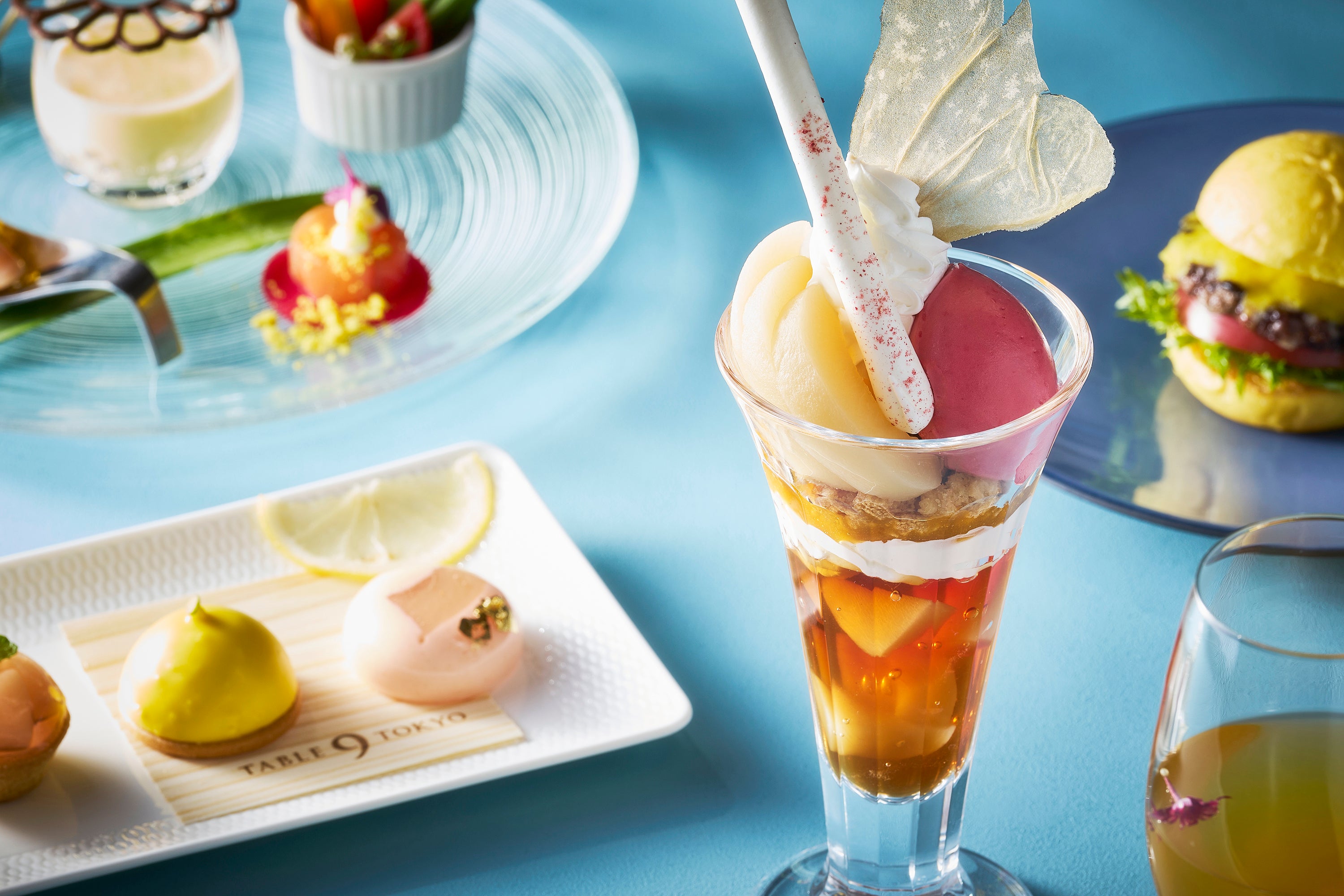 桃のパフェ ほか（品川プリンスホテル）