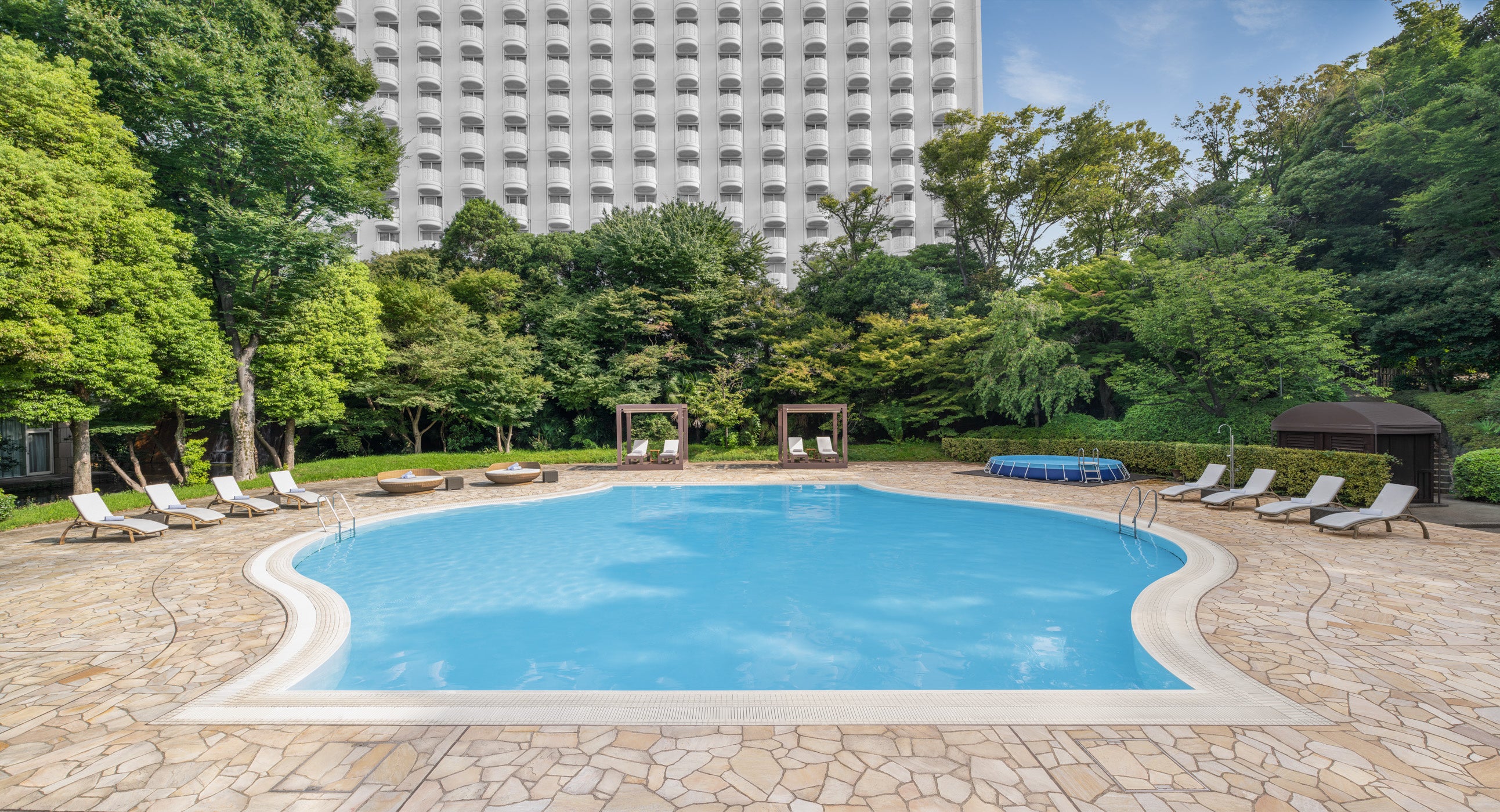 緑に囲まれた「ダイヤモンドプール」