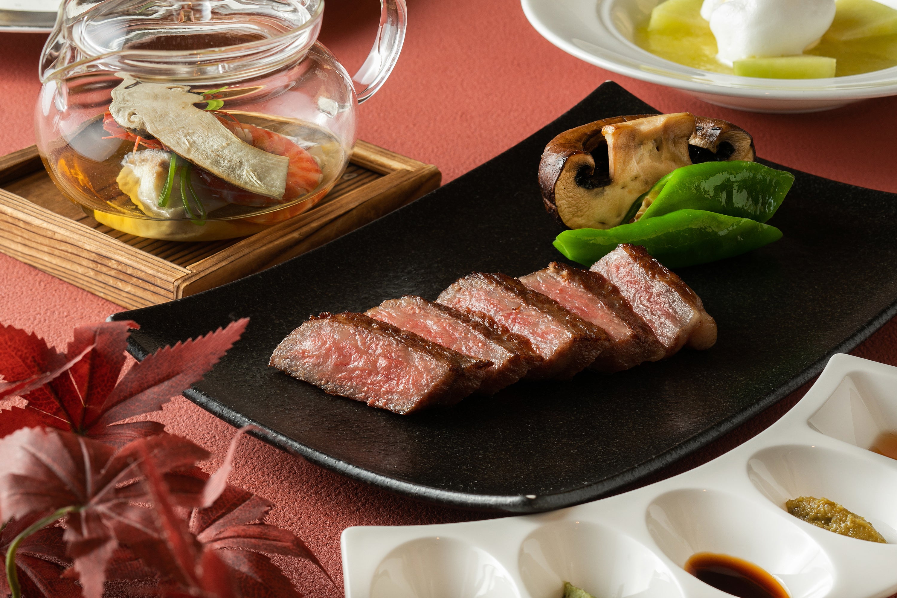 黒毛和牛サーロインまたはフィレ  ジャンボマッシュルームと万願寺唐辛子の鉄板焼き（品川プリンスホテル）