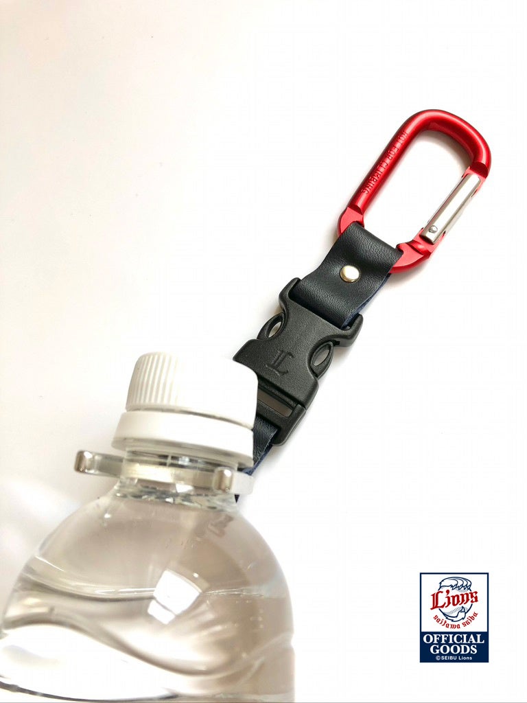 商品名：防水レザーペットボトルホルダー／価格：1,100円（税込）／カラー：2色（ネイビー、レッド)