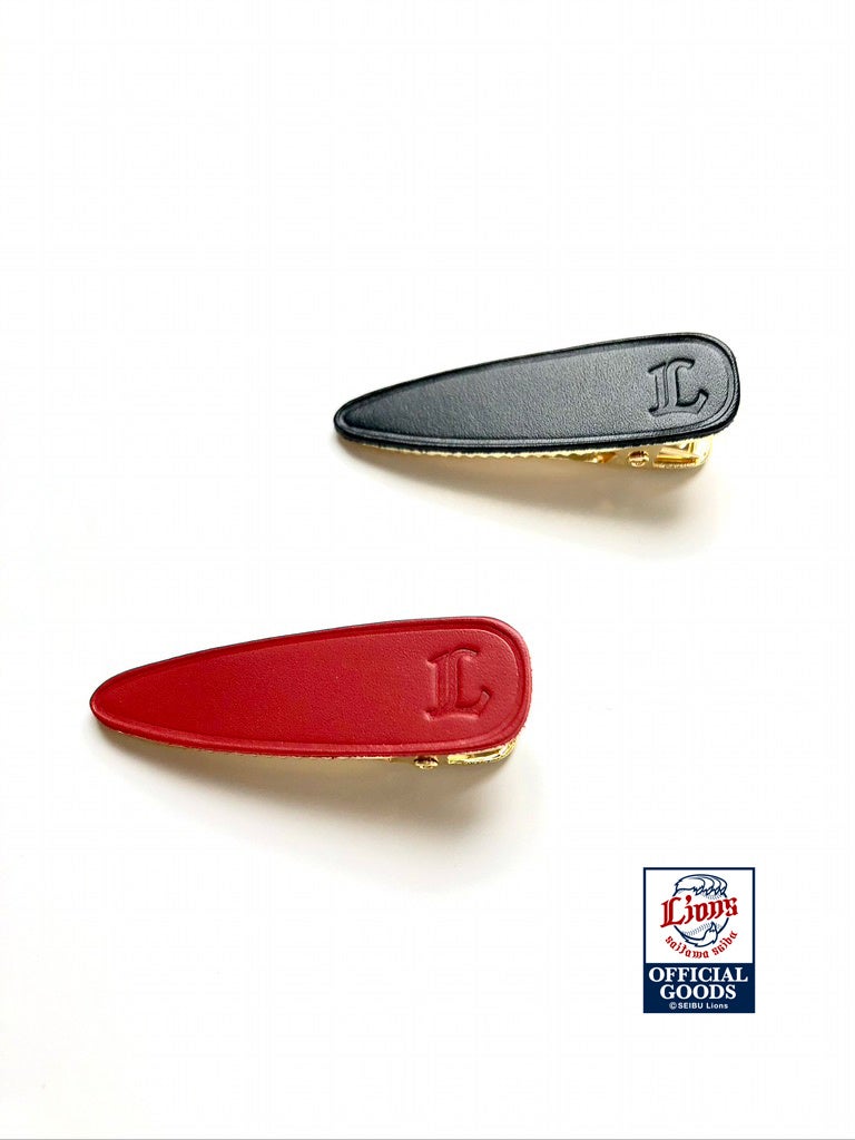 商品名：本革ヘアクリップ／価格：1,100円（税込）／カラー：2色（ネイビー、レッド）