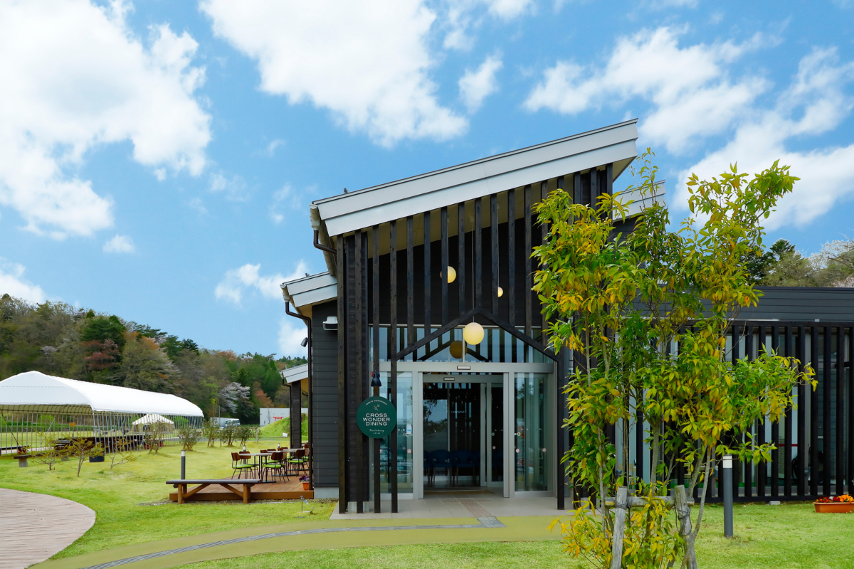 CROSS WONDER DININGの外観