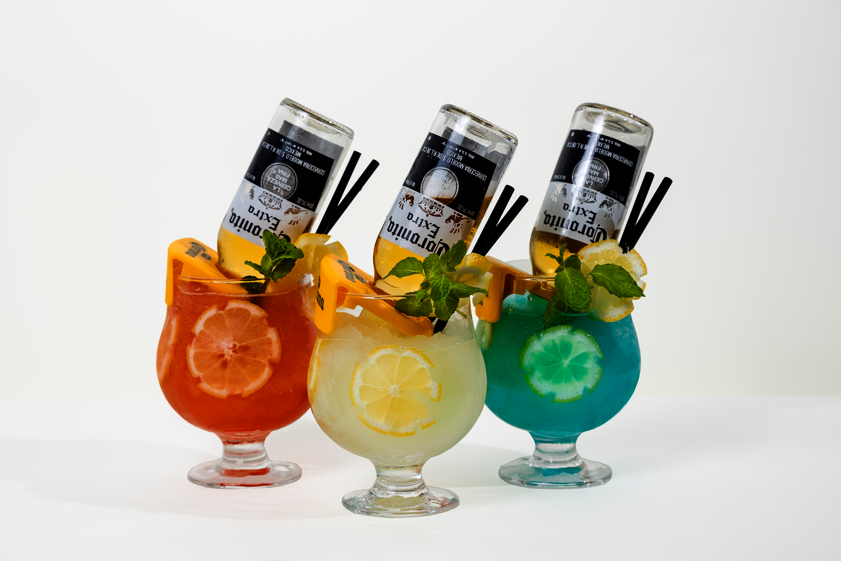 真夏に飲みたい！色鮮やかな3種類のコロナリータ