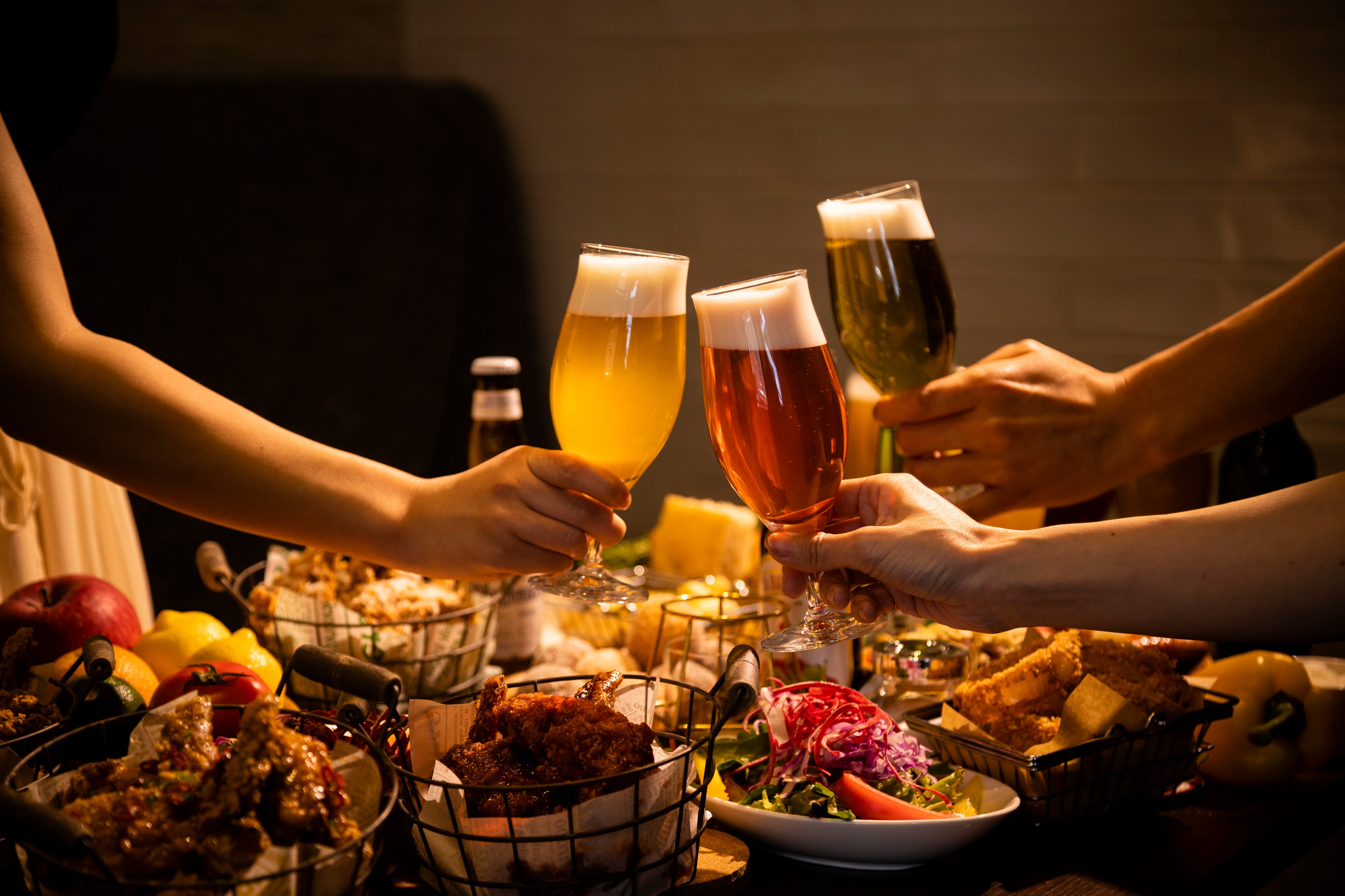 カラフルなビアカクテルの飲み比べも楽しい