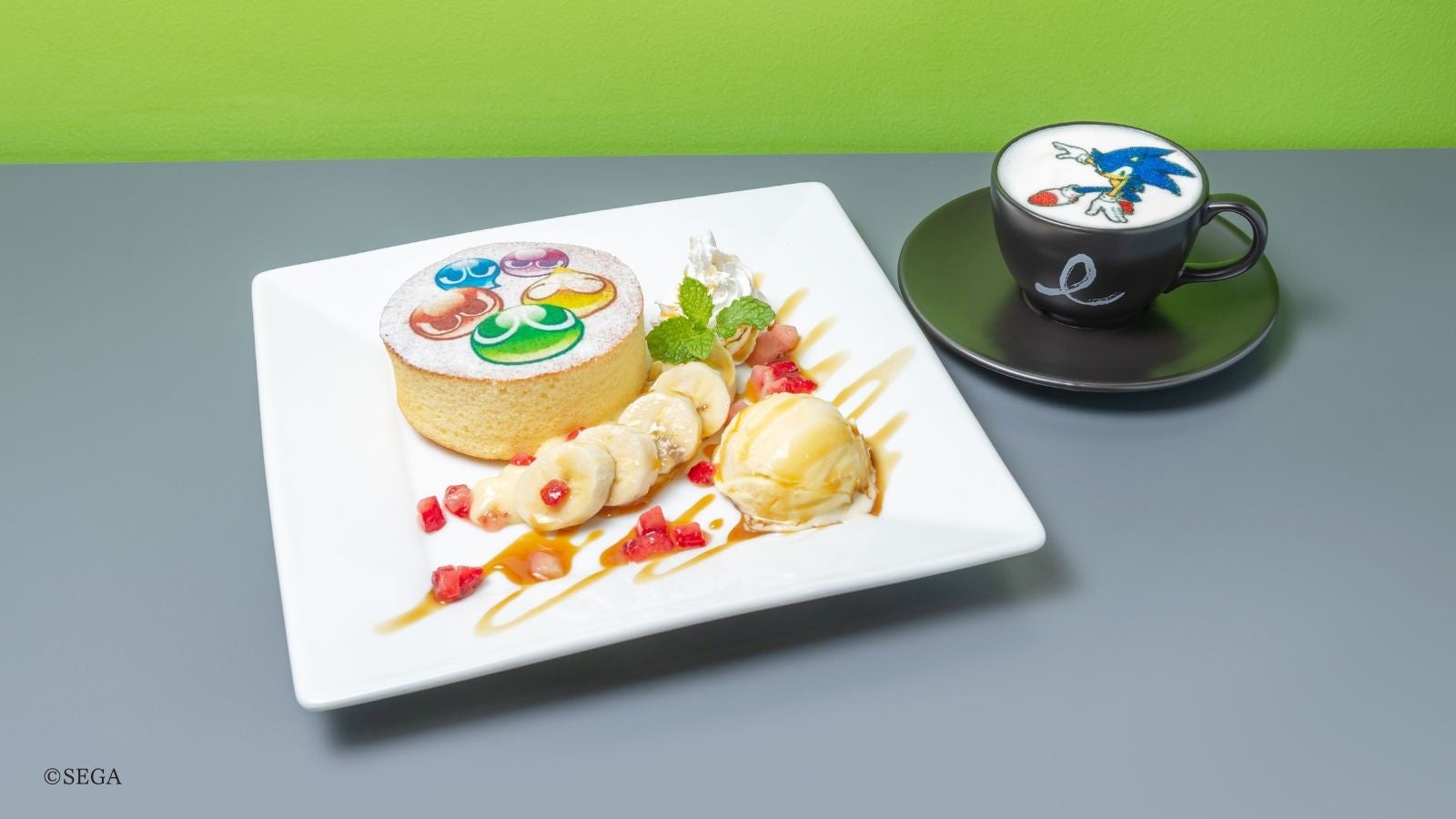(左)ぷよぷよふわふわパンケーキ/(右)ソニックラテ