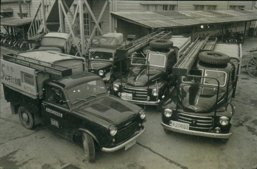 ガス工事車の出発準備風景　昭和31年(1956)