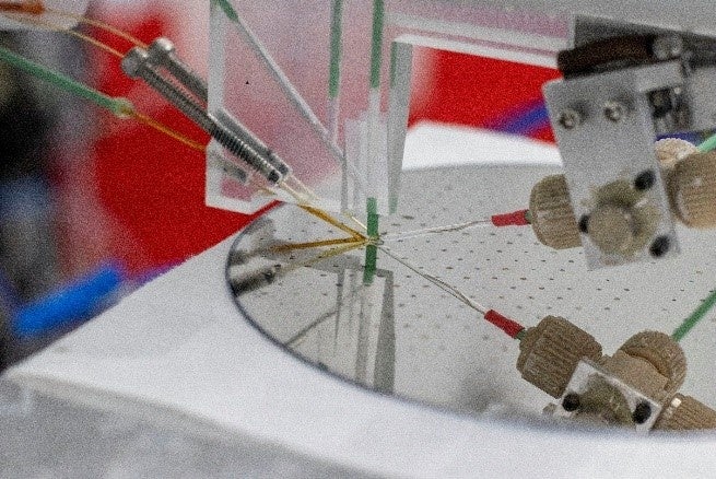 CDEで合成した電極触媒の活性を評価している様子（H2U社提供）