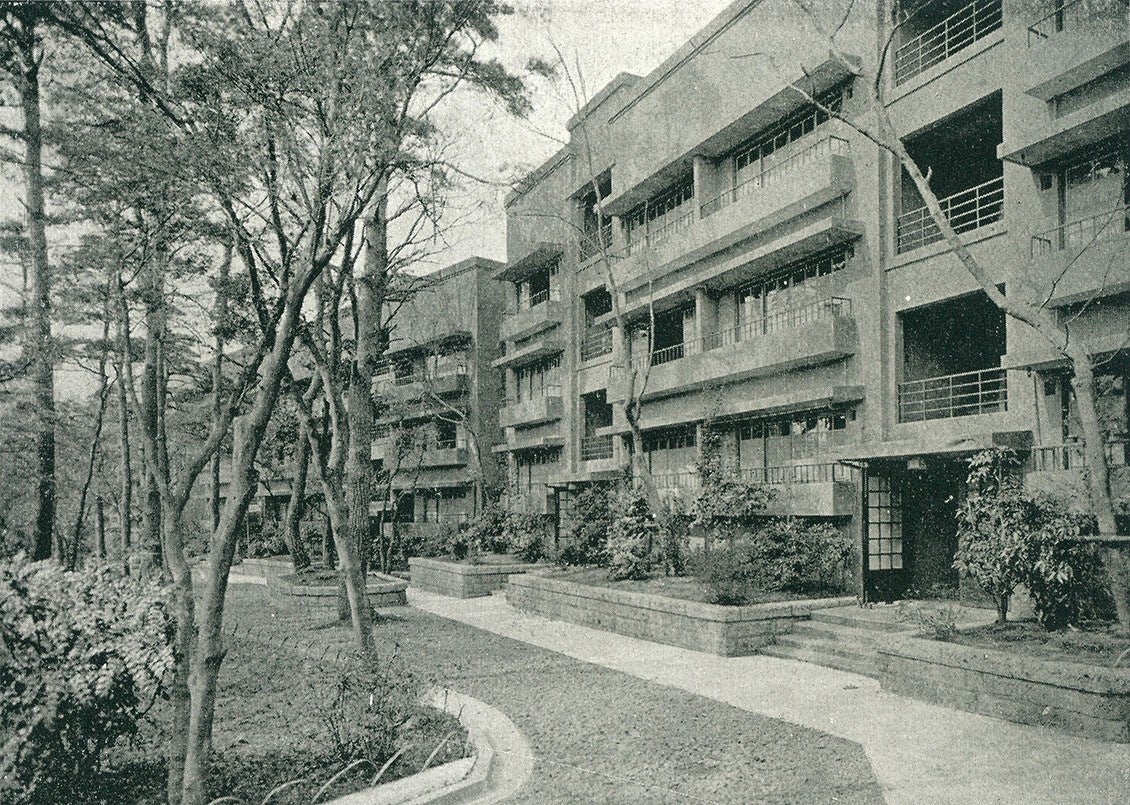 青山アパート　中庭面　　　　　　　　　　　 「建築雑誌」昭和2年(1927)7月号より