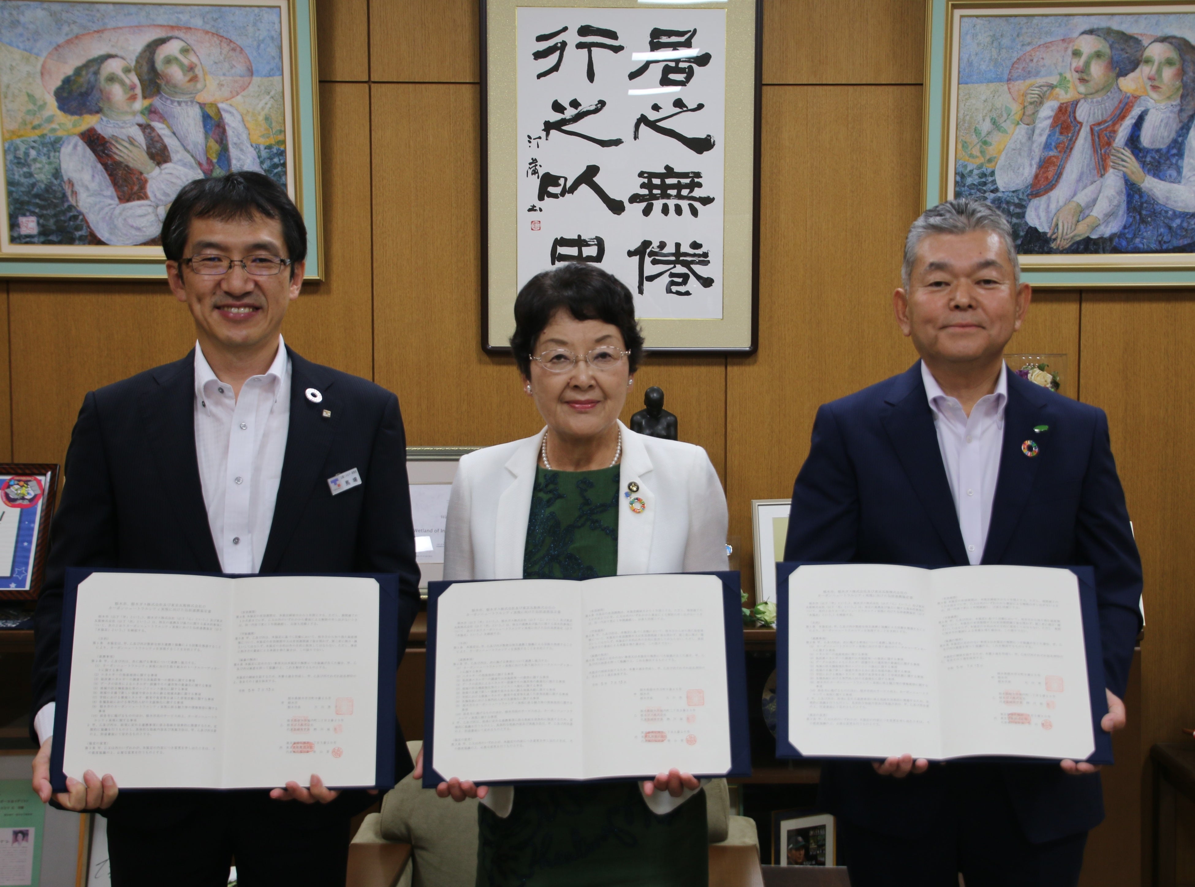 （左から 東京ガス広域エネルギー事業部長：馬場敏、栃木市長：大川秀子、栃木ガス社長：栁川延夫）