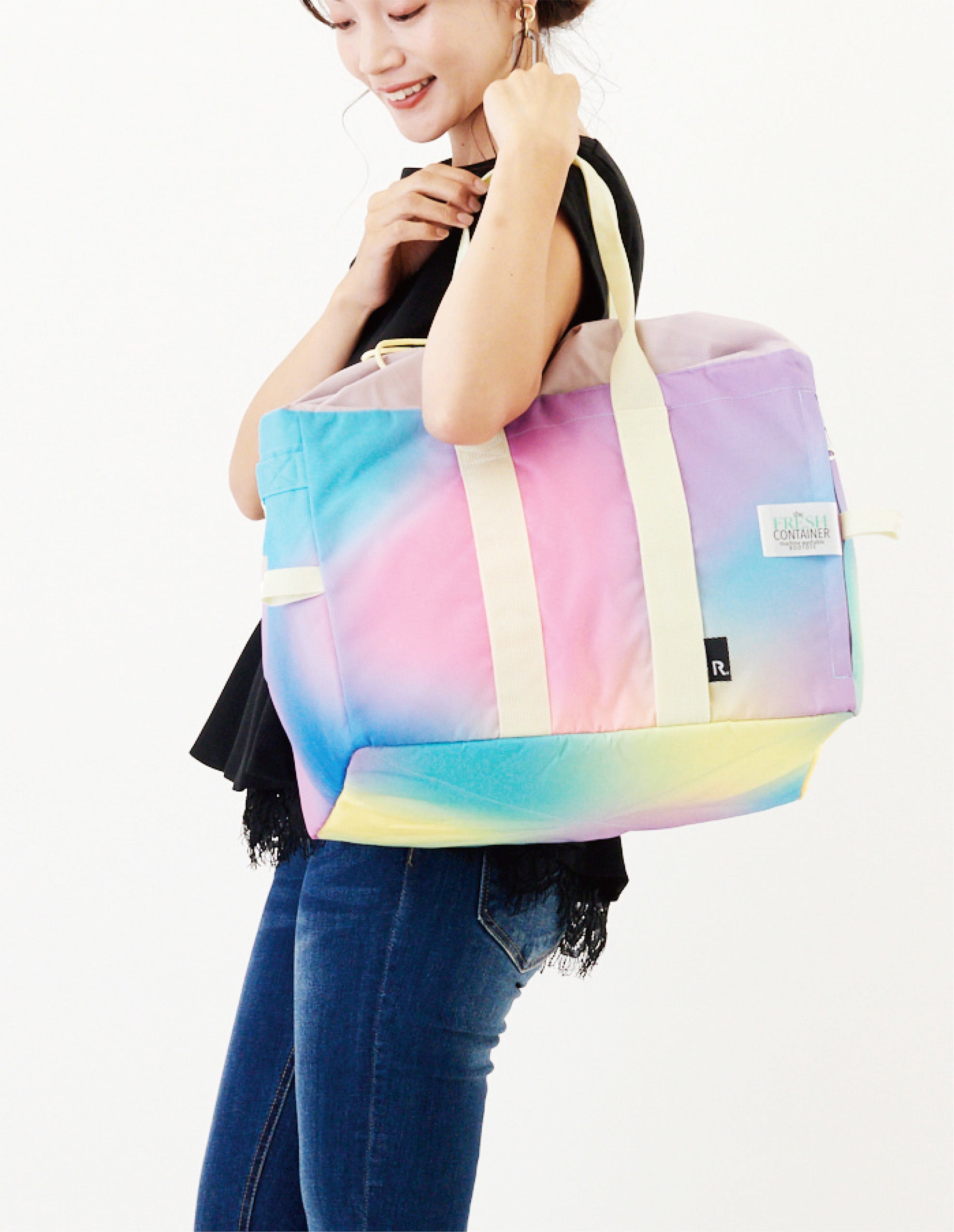 肩掛けしやすい二つ折りハンドル