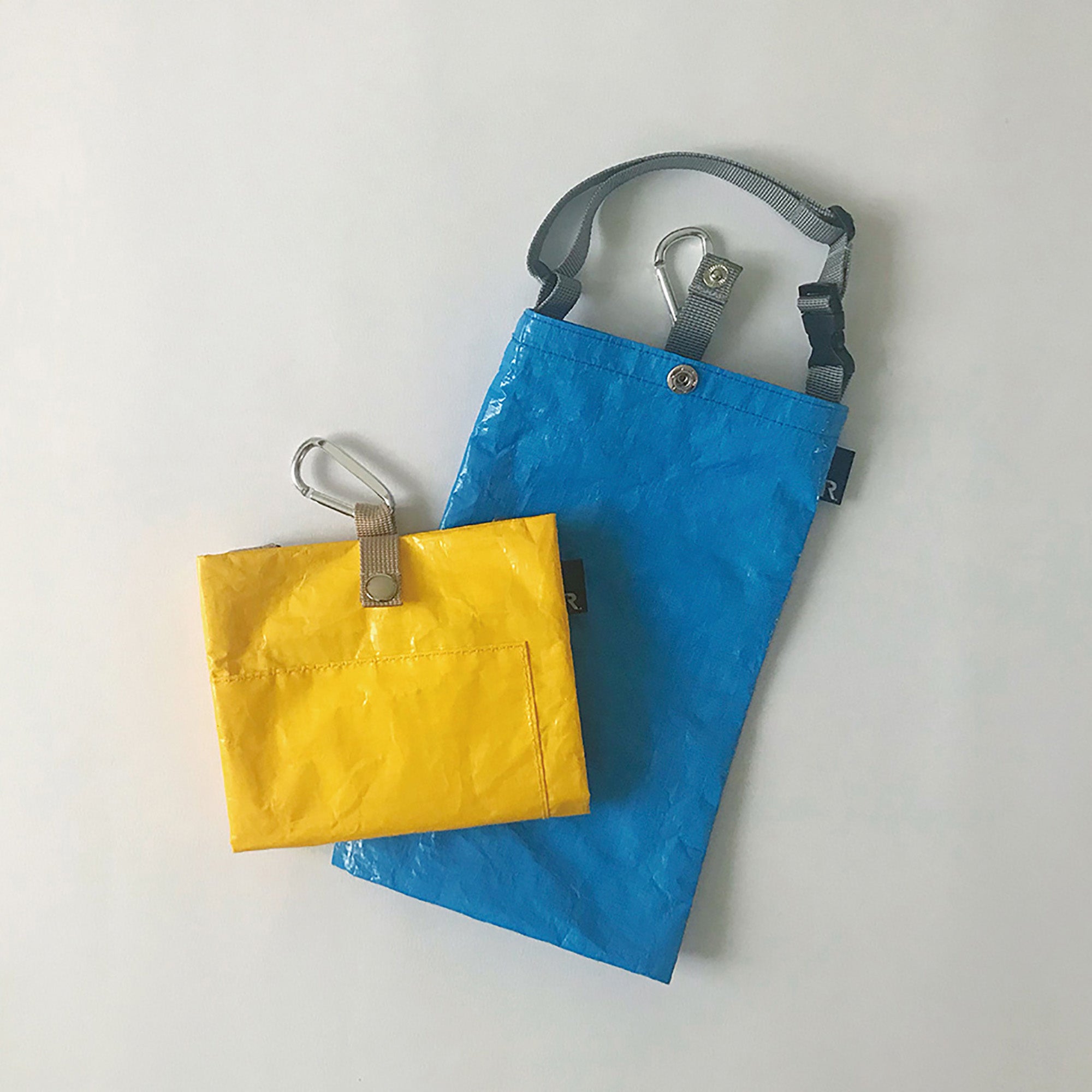 折り畳んで持ち運びはコンパクトに。