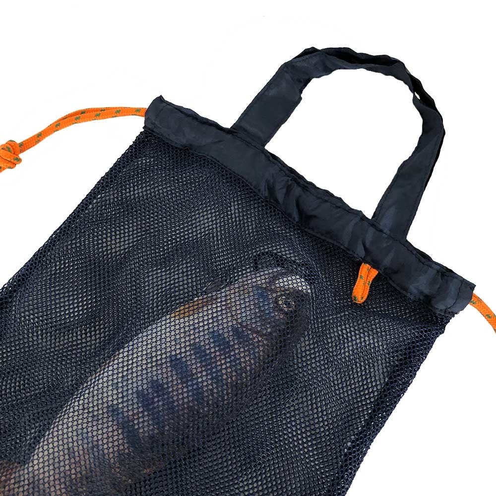 うっすら透けるメッシュ素材。