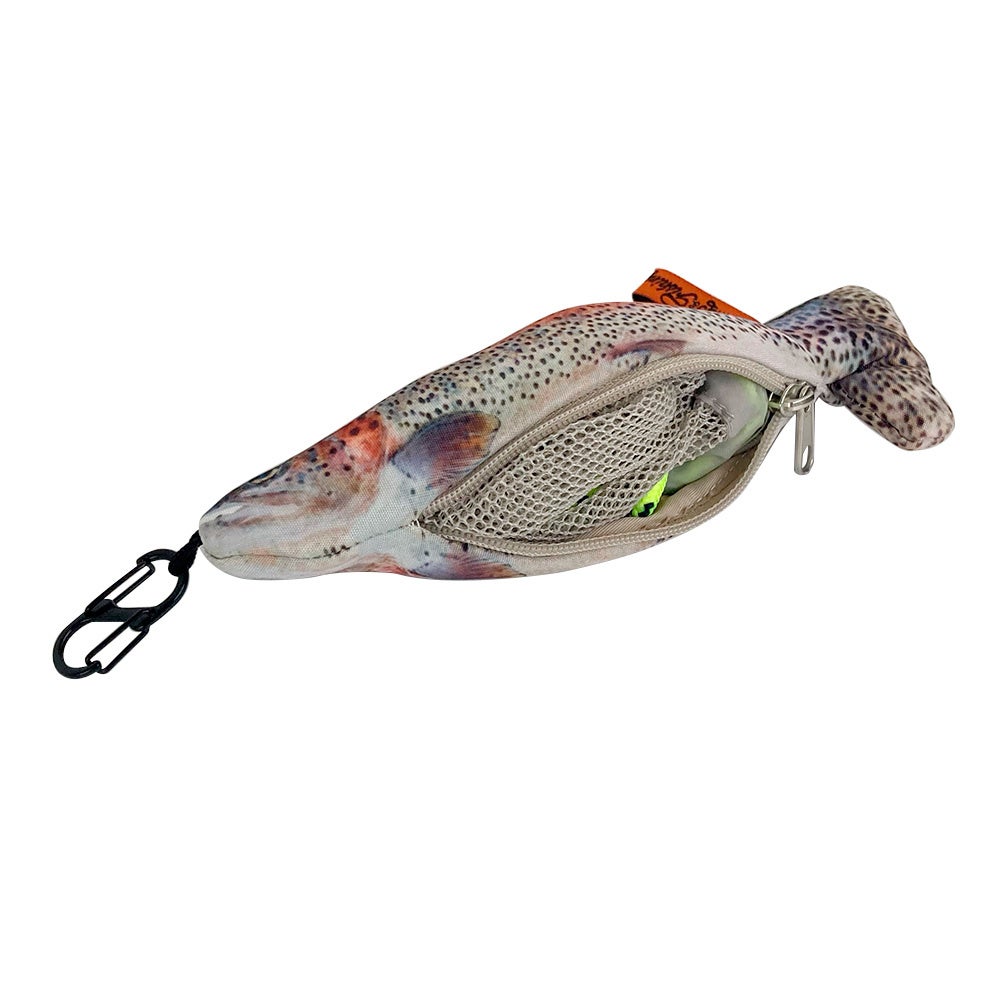 おなかにメッシュバッグがぎっしり詰まっています！