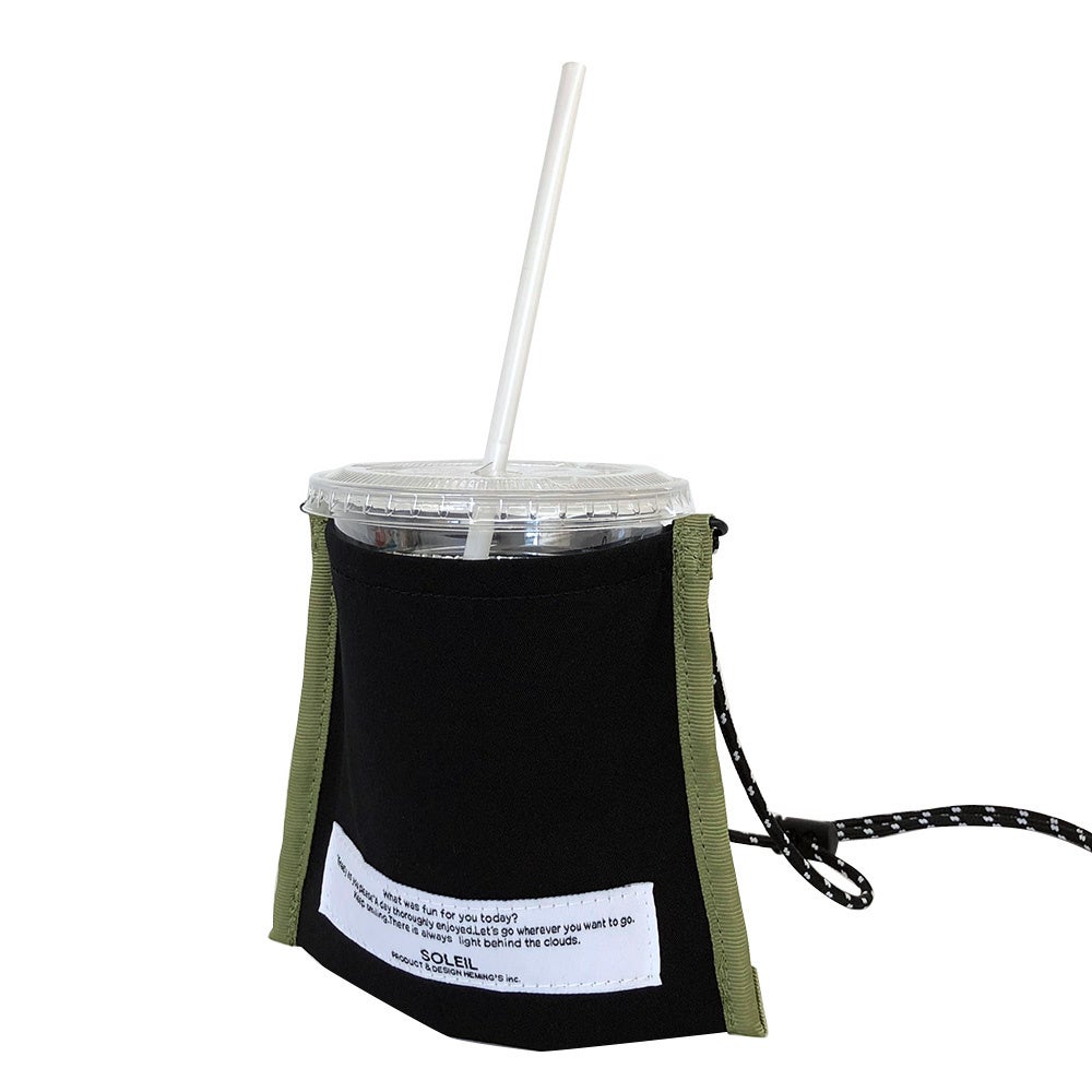 テイクアウトのカップが収まります。