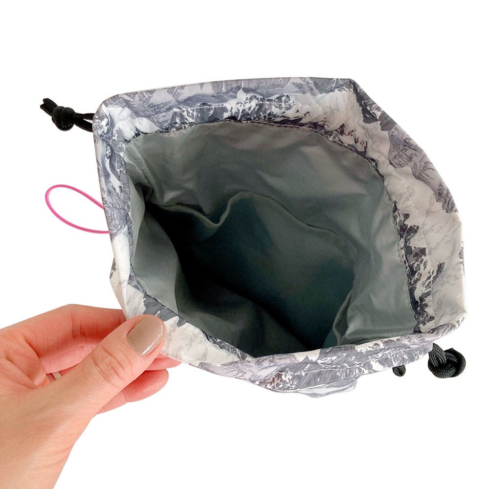 内側は銀面シート。