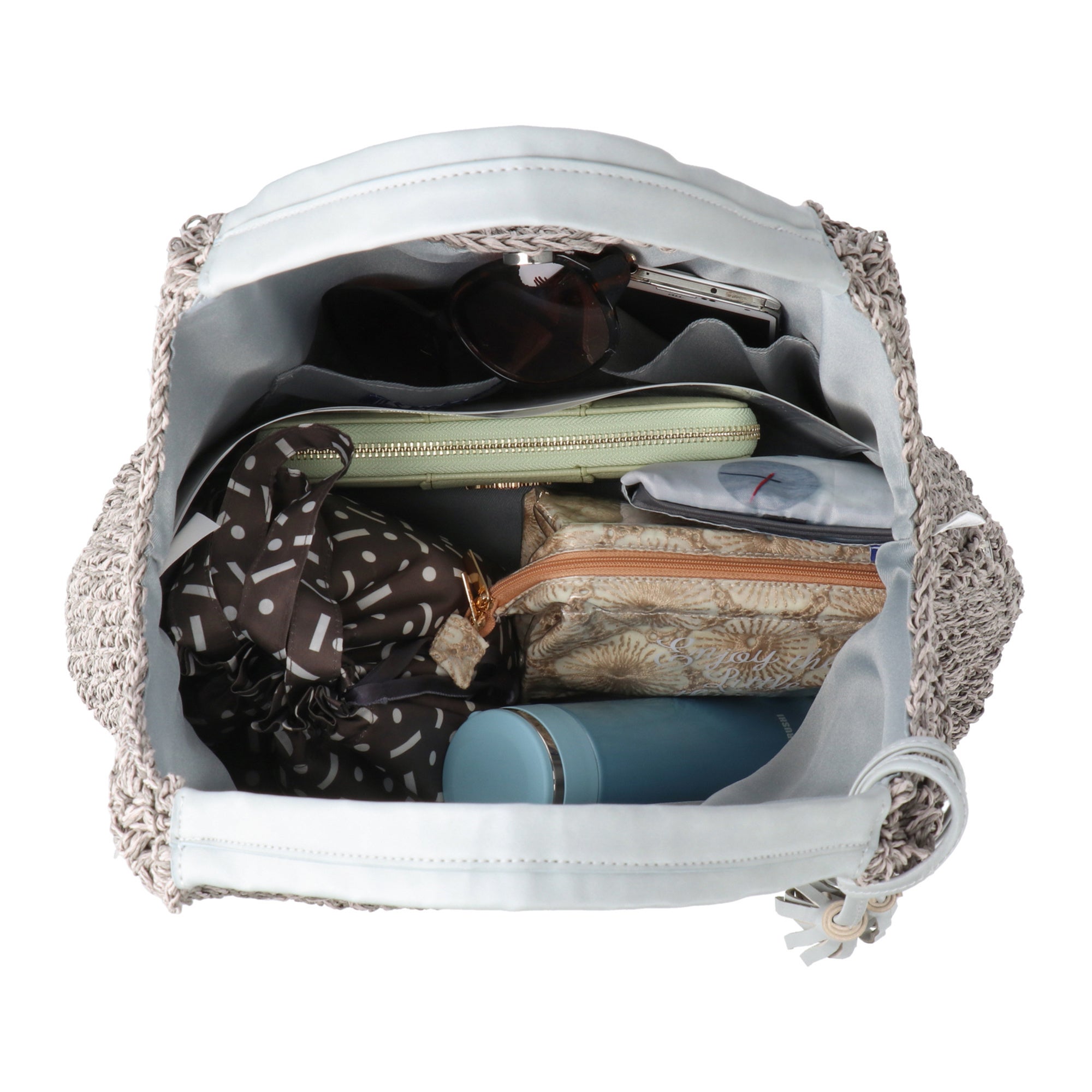 マイボトルも立ててすっきり。たっぷり入る収納力。