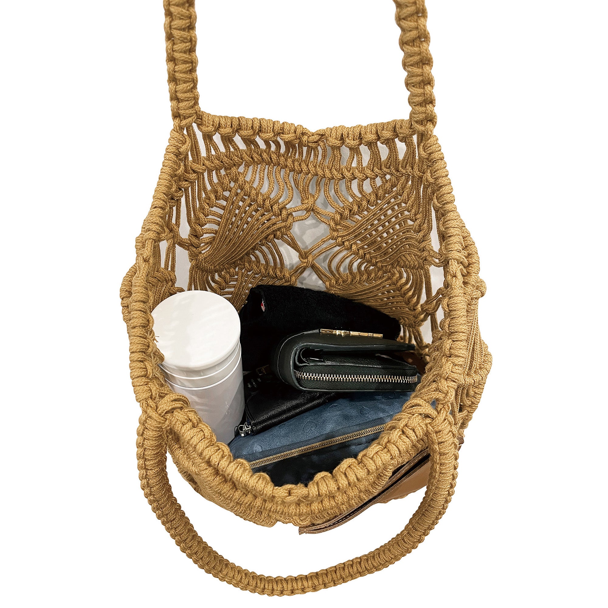 マイボトルも立ててすっきり。たっぷり入る収納力。