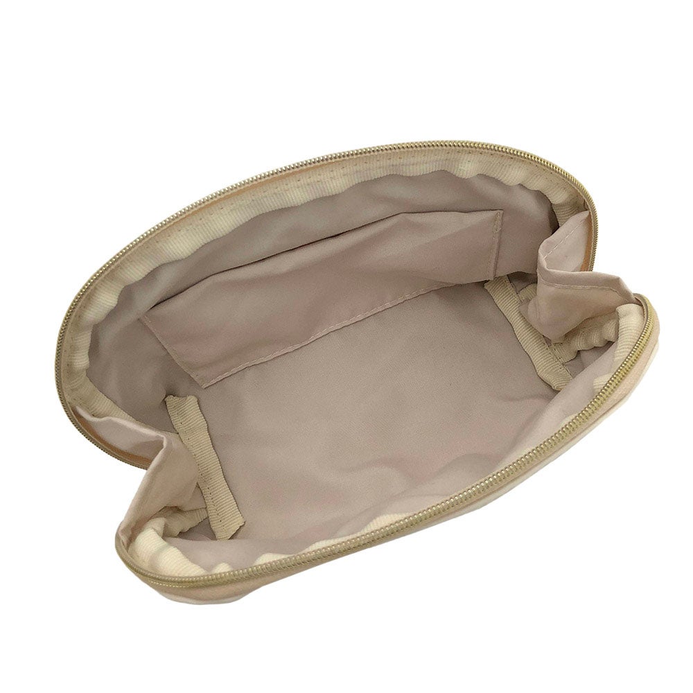 マチ付きでたっぷり収納可能