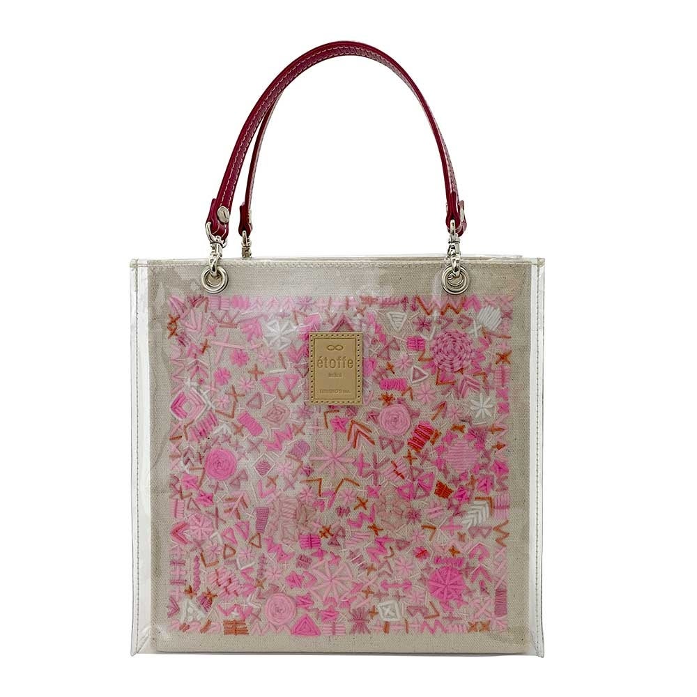 専用のクリアカバー（別売り）を使用すると、雨や汚れを気にせず使えます。