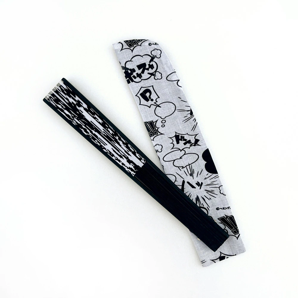 賑やかなデザインの扇子袋付き