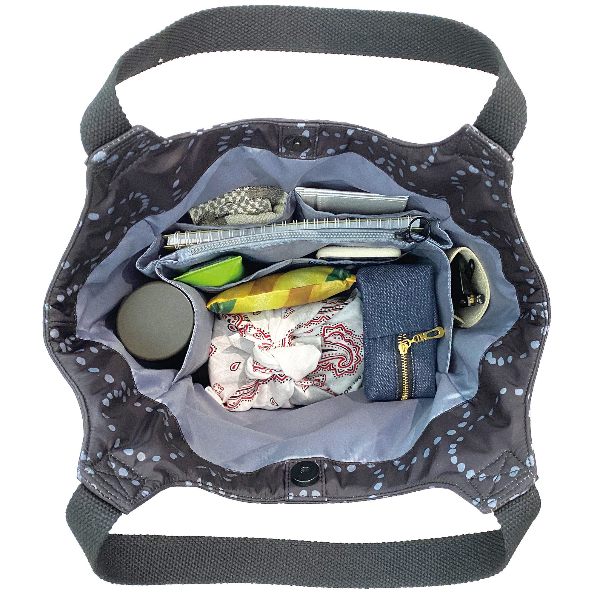 立てて収納しやすい設計で、出し入れもスムーズ。