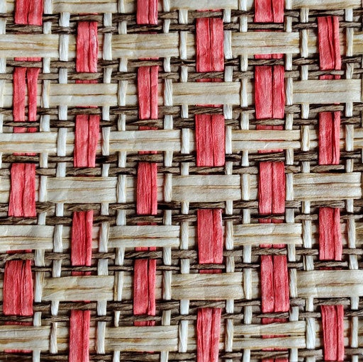 縦糸と横糸に紙で作った糸を使用して織り上げます