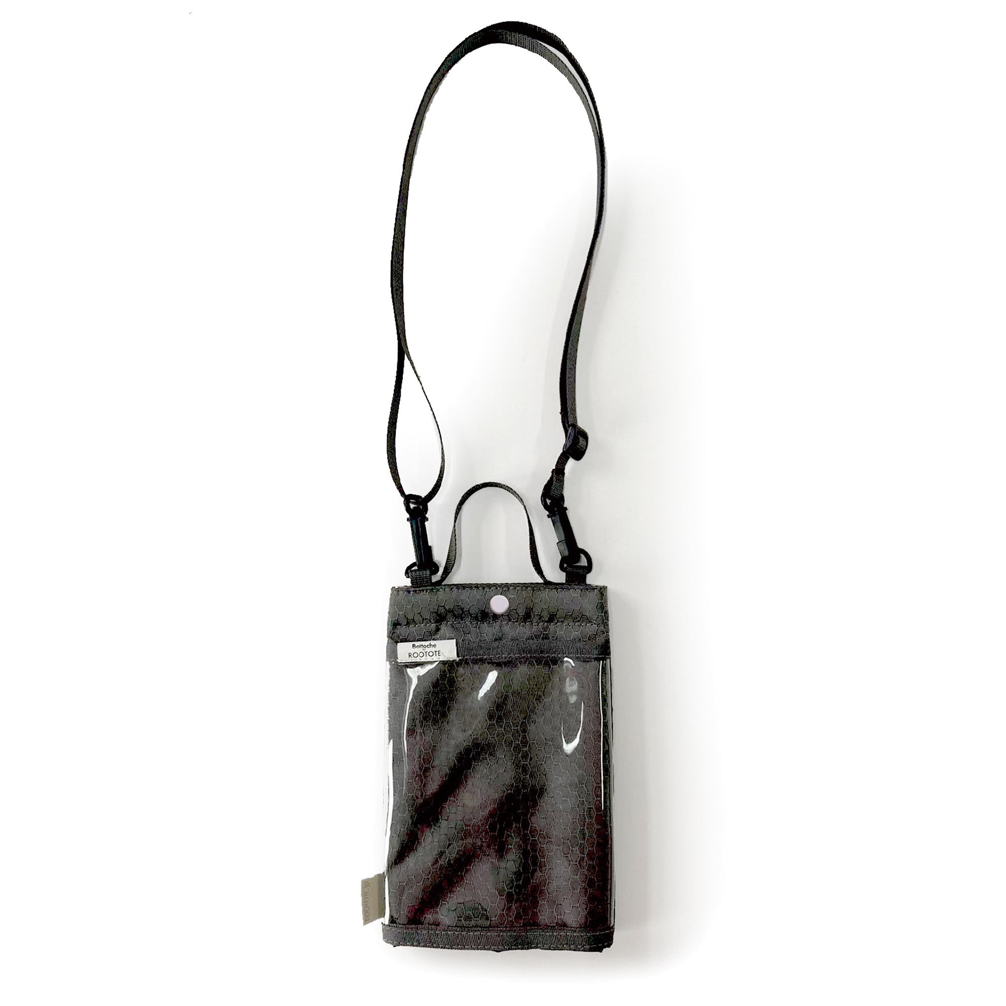 背面にクリアタイプのルーポケット。スマホやカードなどが入ります。