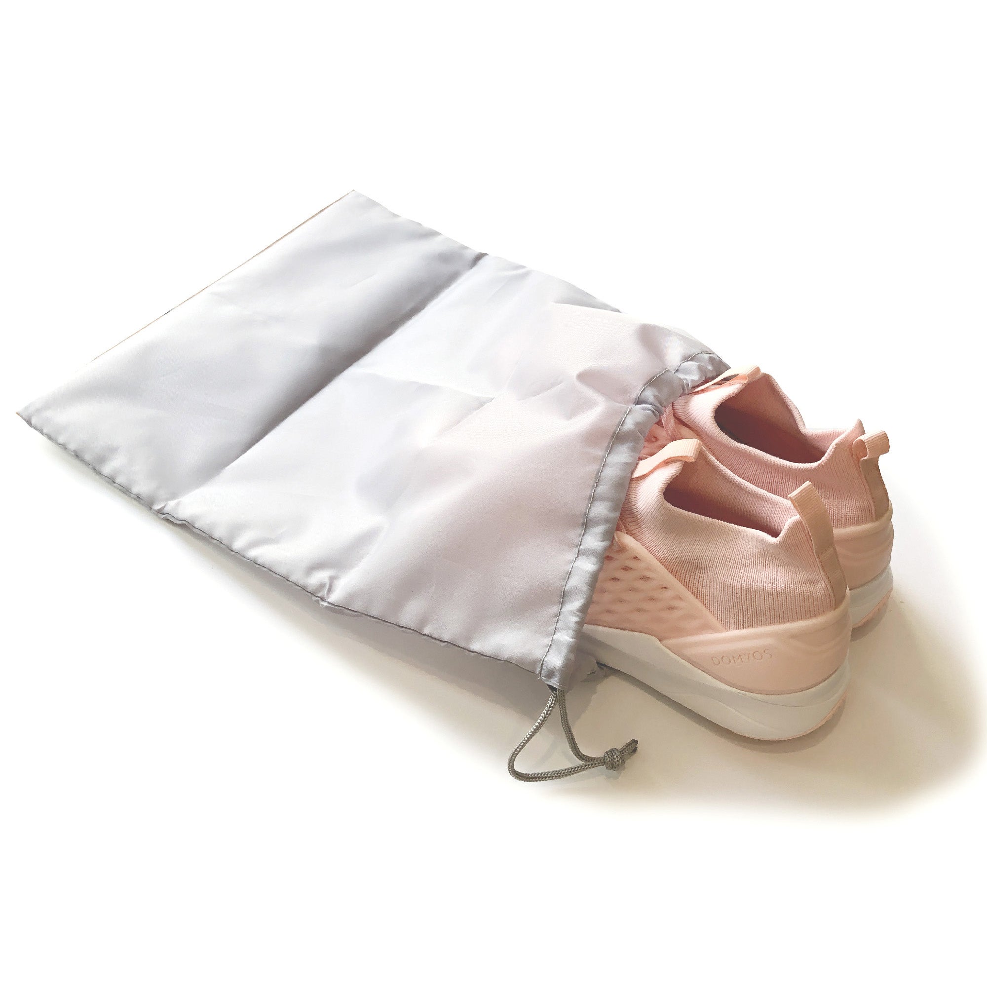 シューズ用巾着付き。