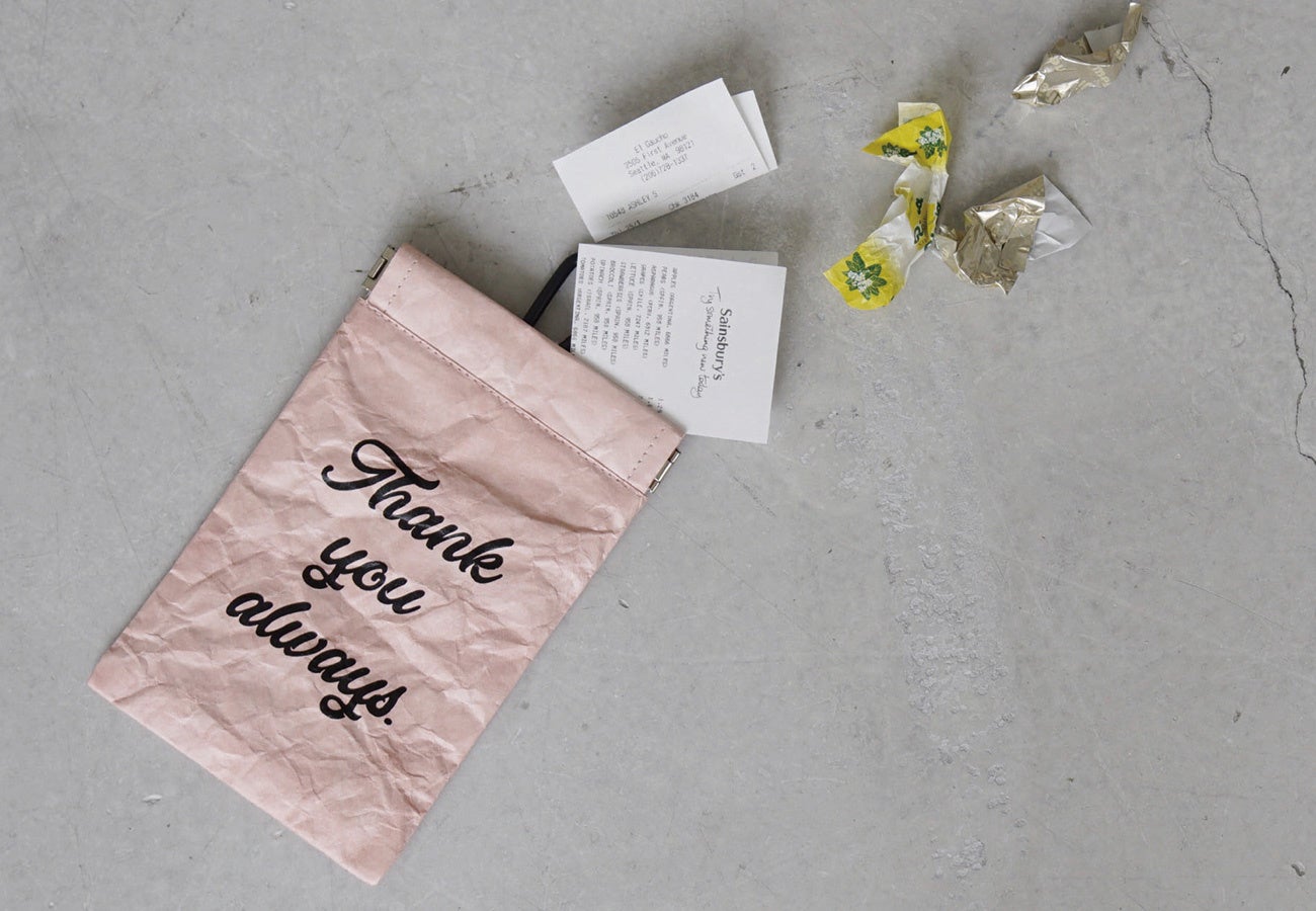 紙のような質感が特徴のタイベック素材を使用したPOY。ゴミを入れるためのものには見えないようなおしゃれなデザインです。