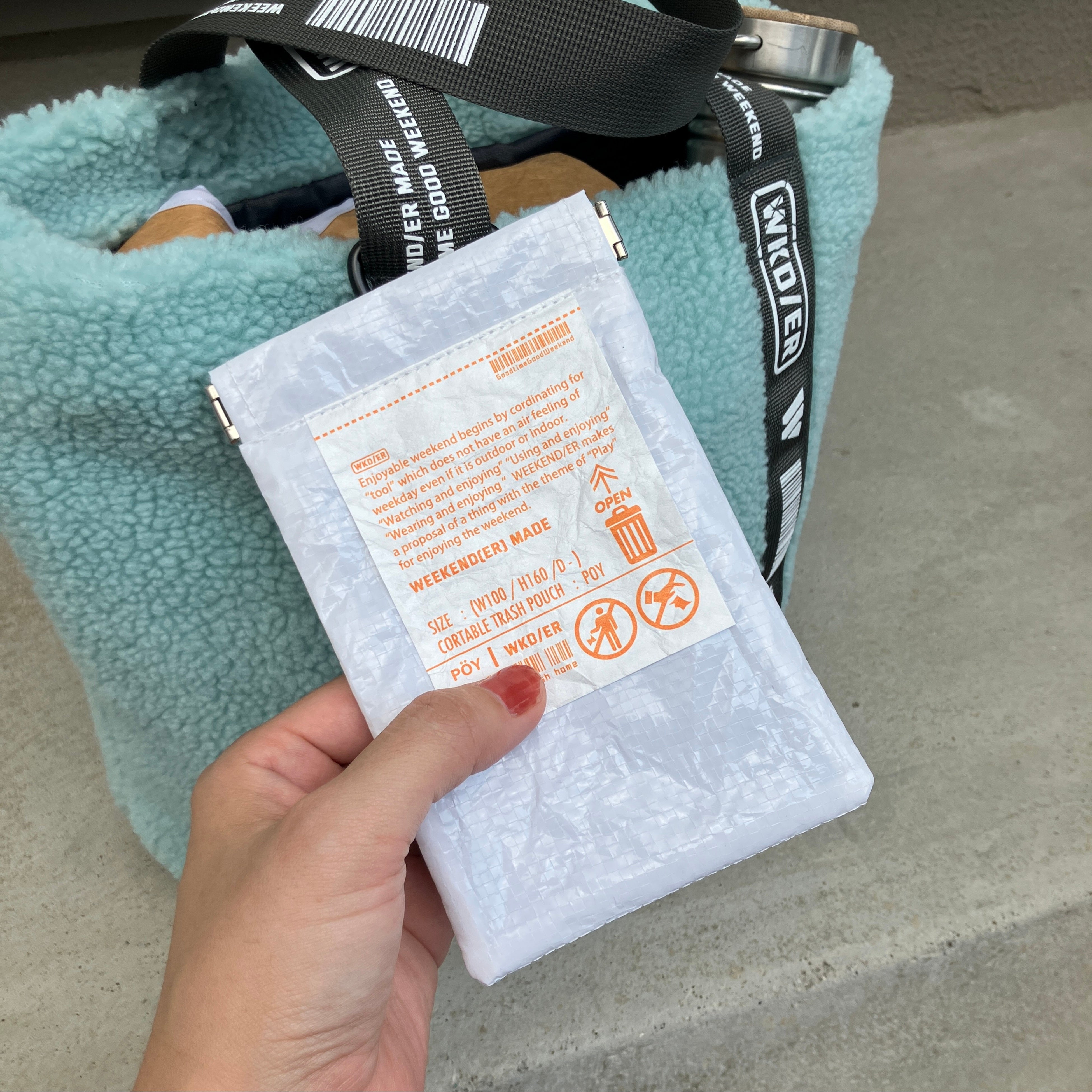 付属のカラビナで直接バッグのハンドルにつけることもできます。