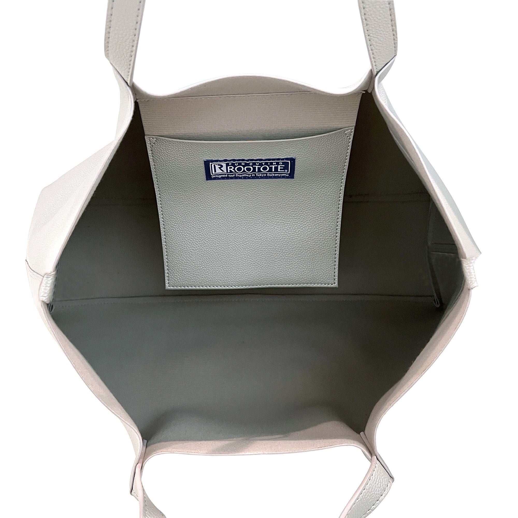 大きめな内ポケットが付いています。