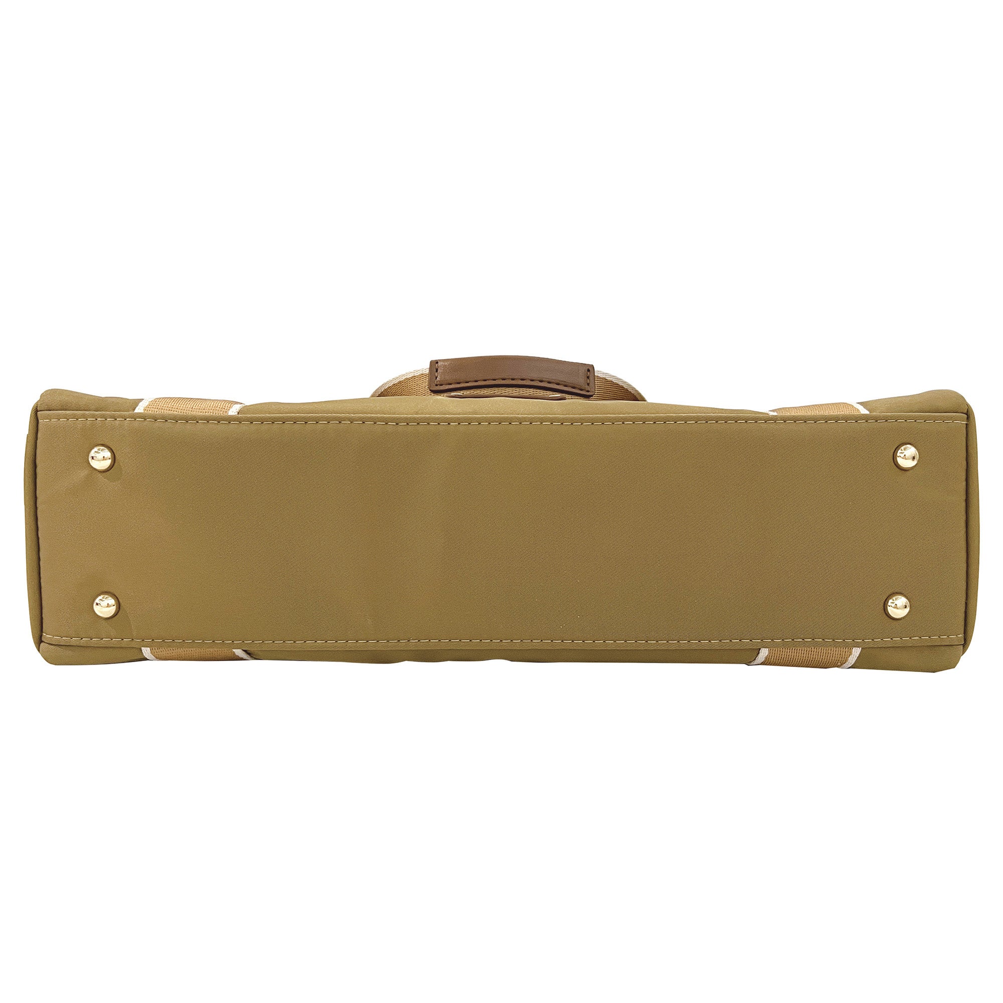 底鋲付きで床置きもOK。