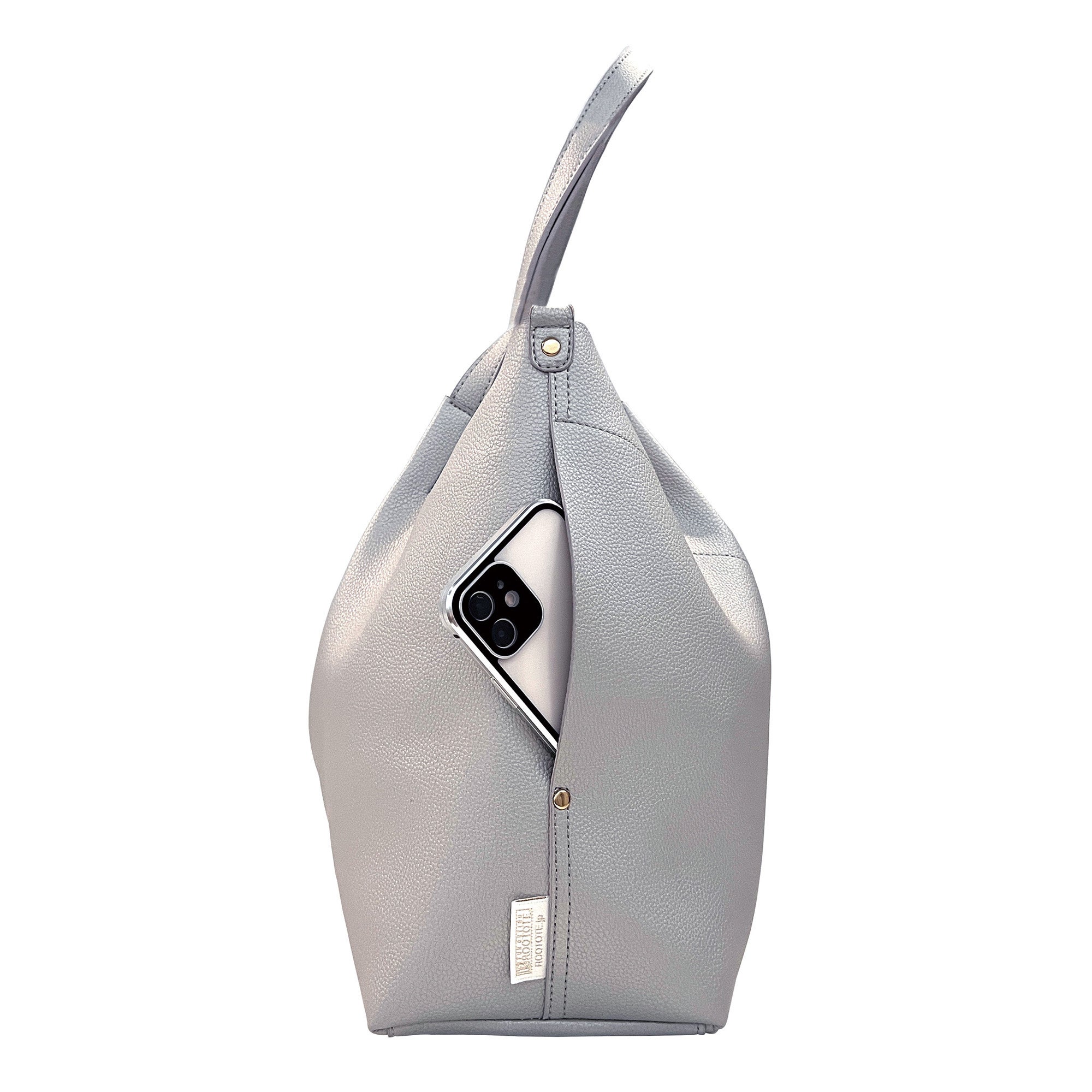 出し入れの多い小物はルーポケットに。